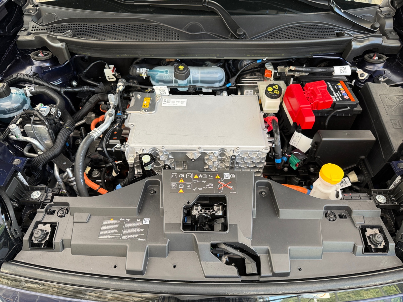 NISSAN Micra 52kWh Evolve, blau mit schwarzem Dach-image-22