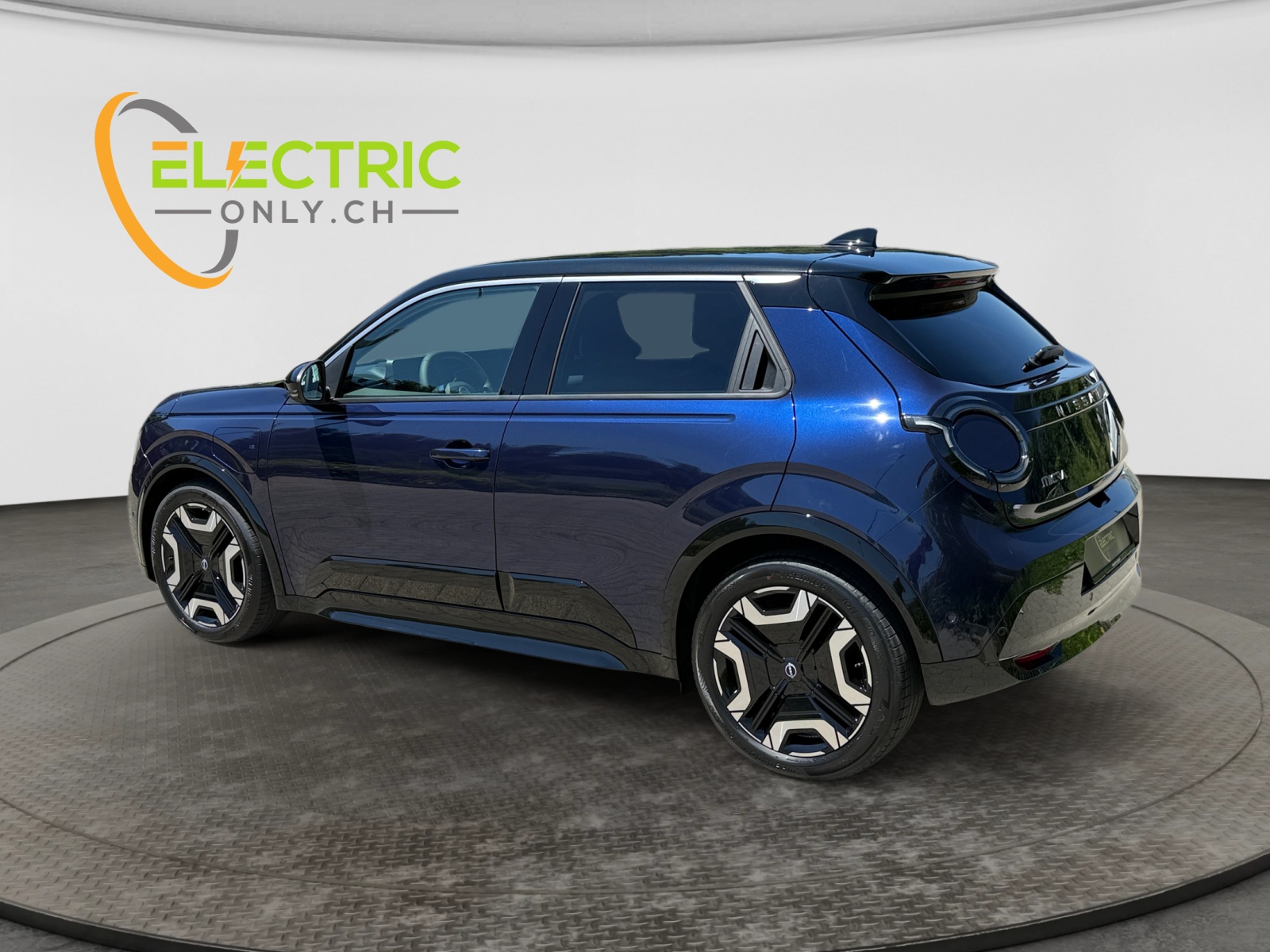 NISSAN Micra 52kWh Evolve, blau mit schwarzem Dach-showroom-element-2