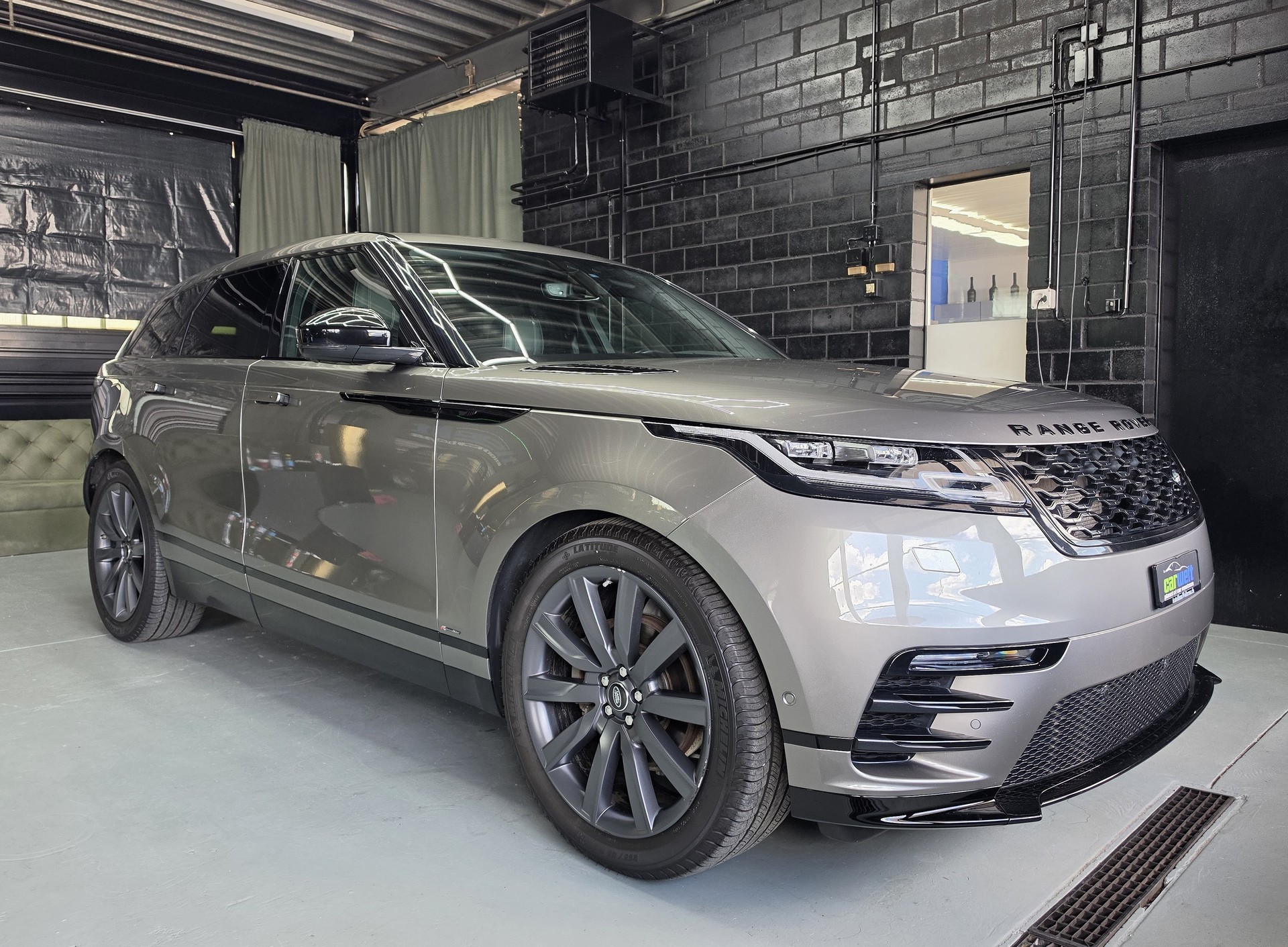 LAND ROVER Range Rover Velar 2.0 D 240 R-Dynamic SE