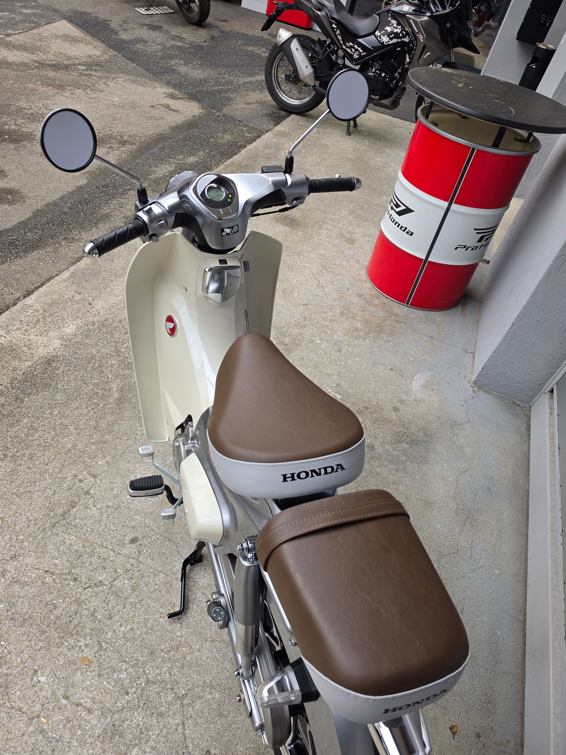 HONDA C 125 Super Cub-image-1
