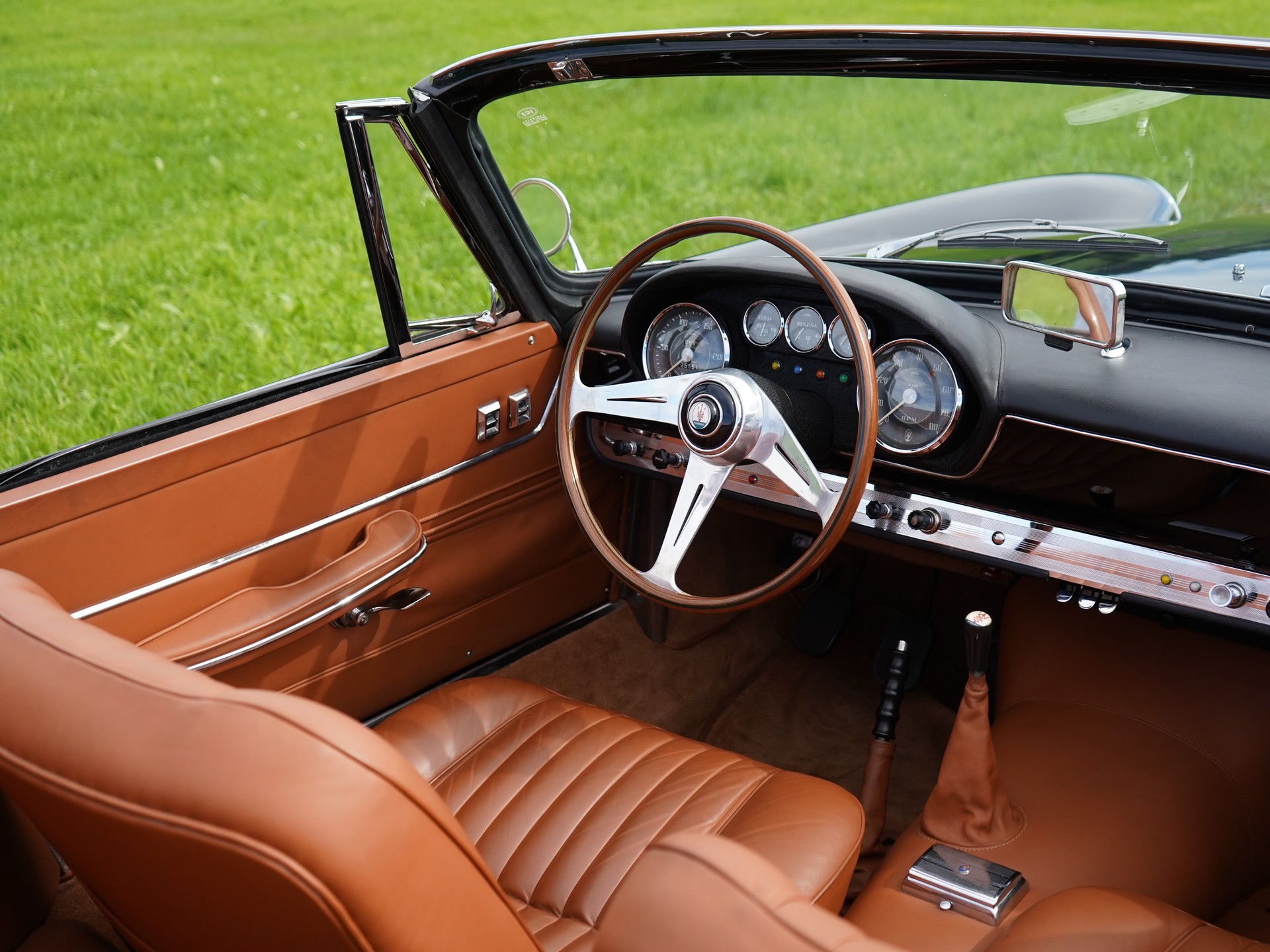 MASERATI 3500 GT Vignale Spyder-image-9