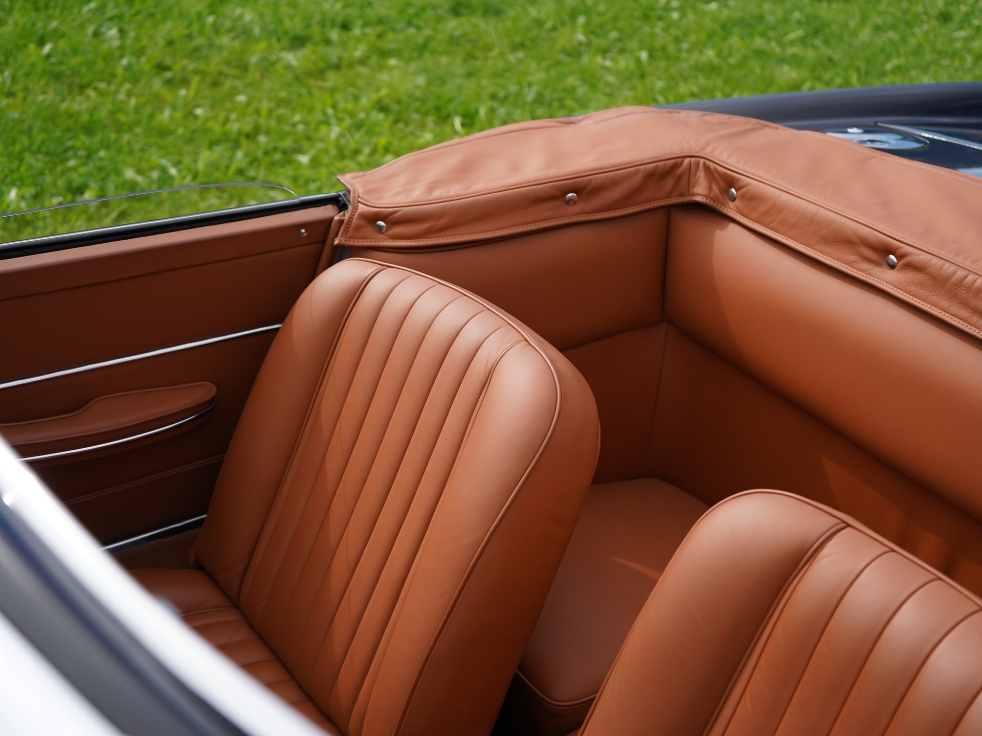 MASERATI 3500 GT Vignale Spyder-image-11