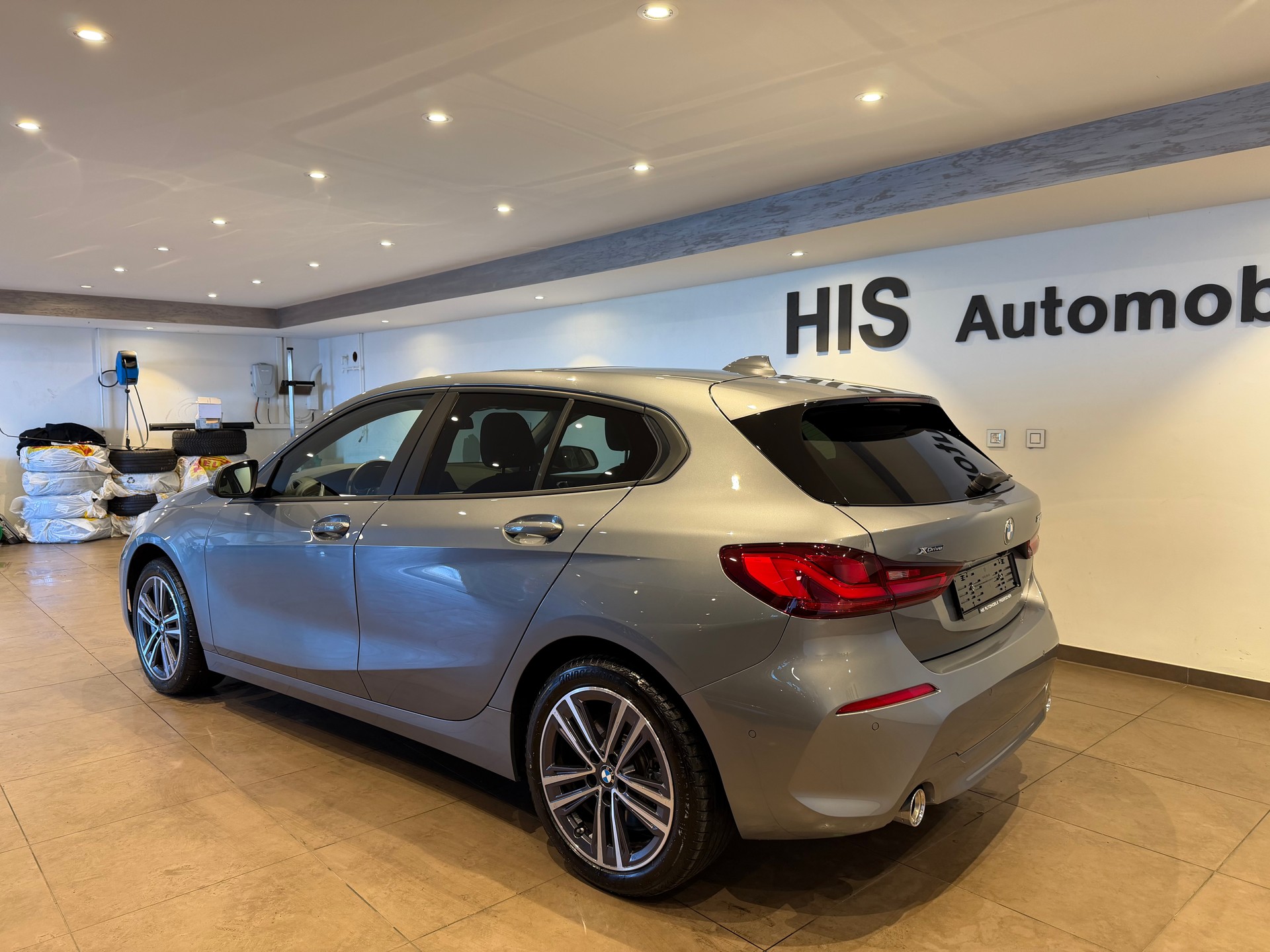 BMW 120d xDrive M-Sport-showroom-element-3