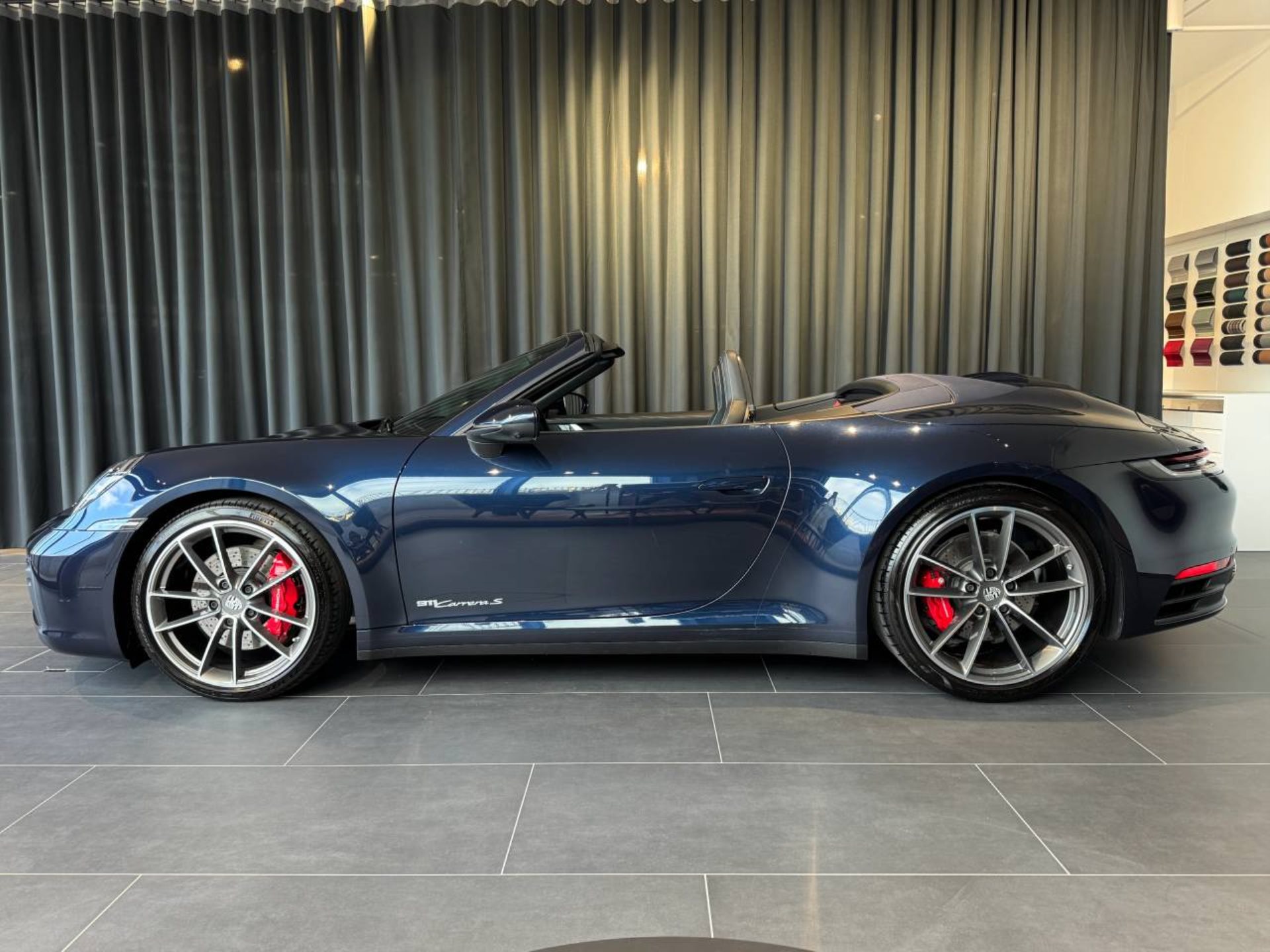 PORSCHE 911 Carrera 4S Cabriolet-showroom-element-1