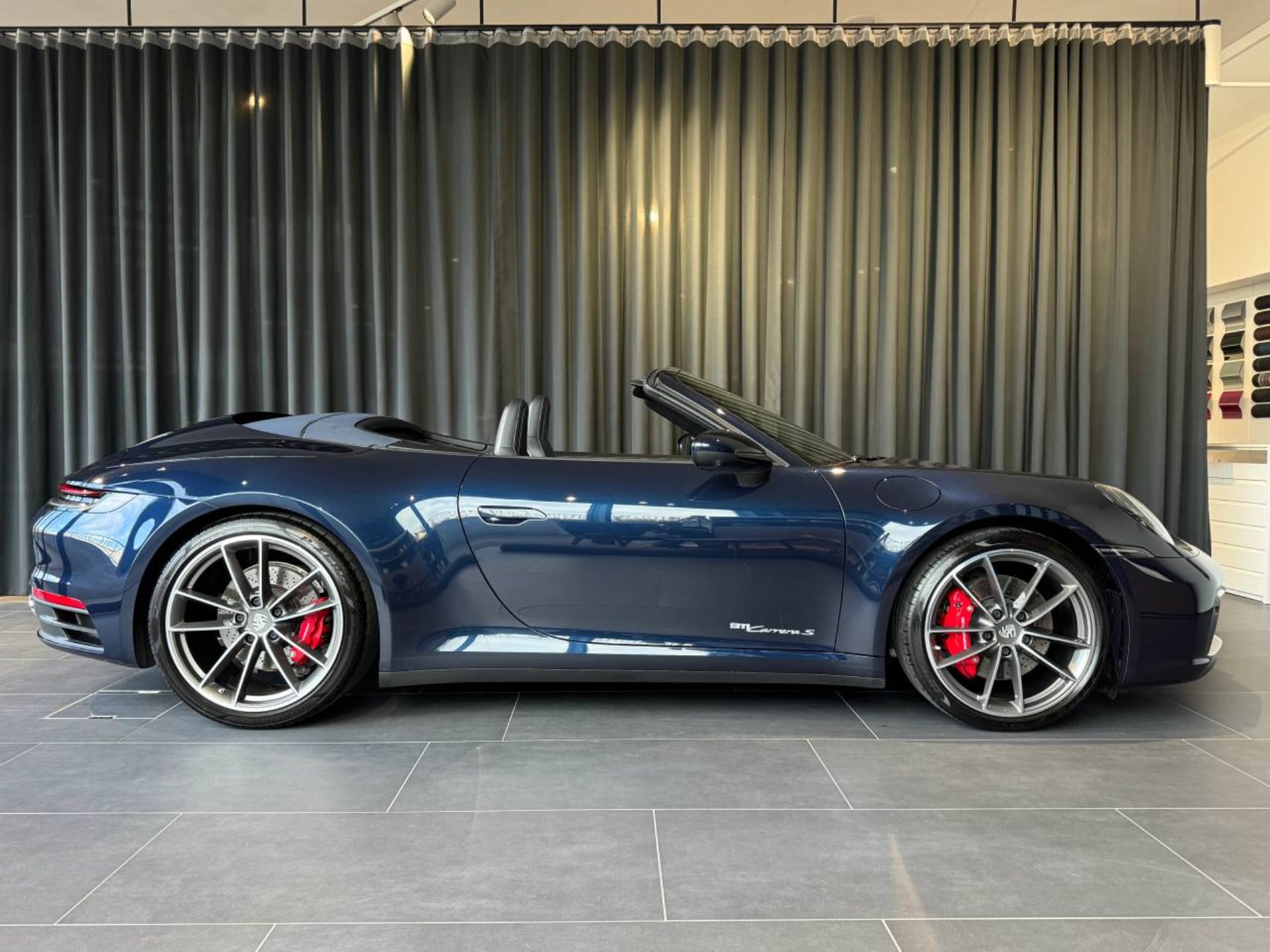 PORSCHE 911 Carrera 4S Cabriolet-image-7