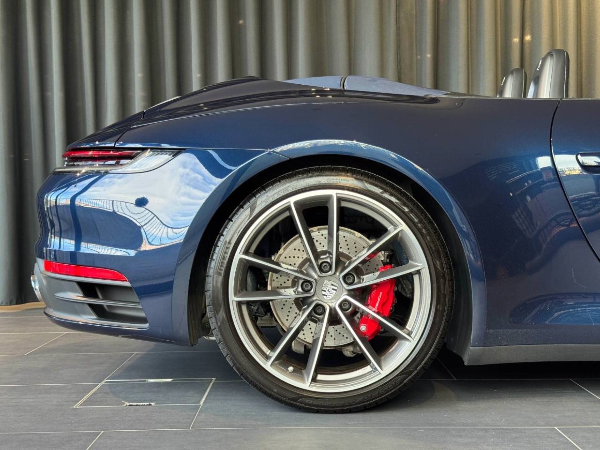 PORSCHE 911 Carrera 4S Cabriolet-image-8