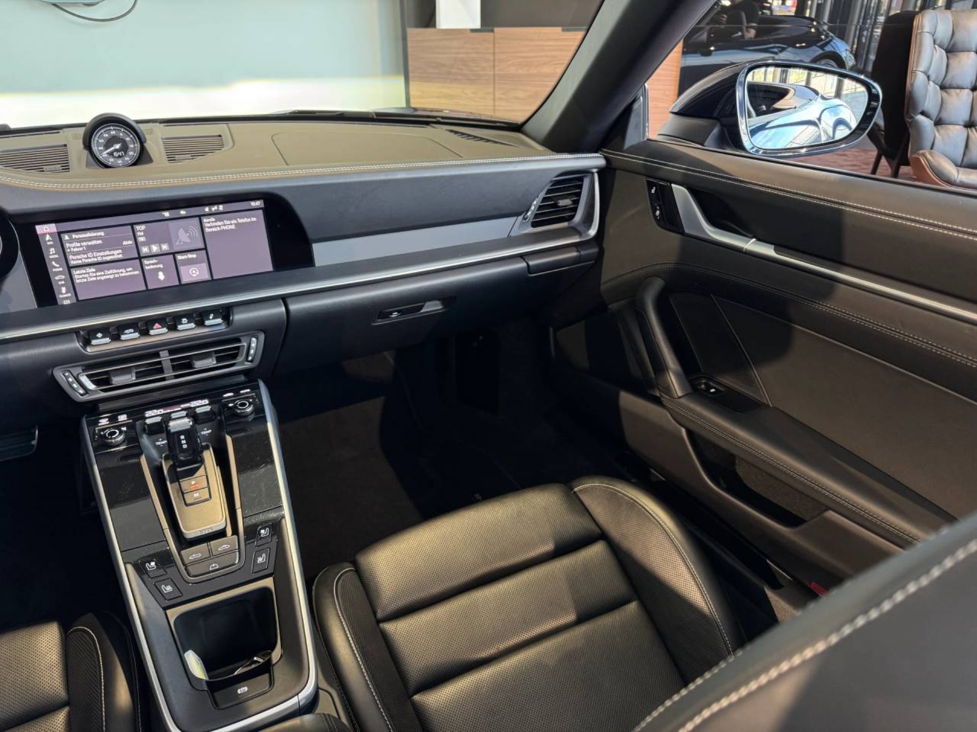 PORSCHE 911 Carrera 4S Cabriolet-image-23