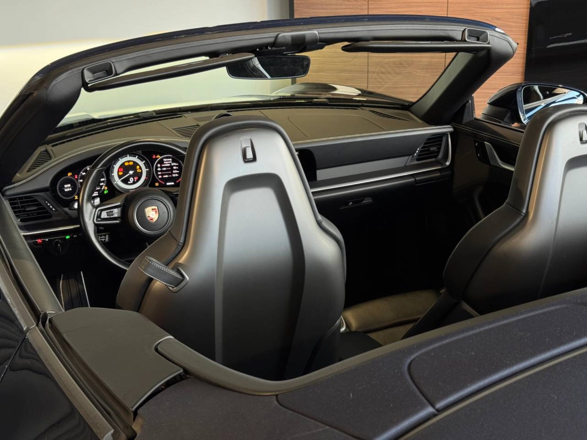 PORSCHE 911 Carrera 4S Cabriolet-image-30