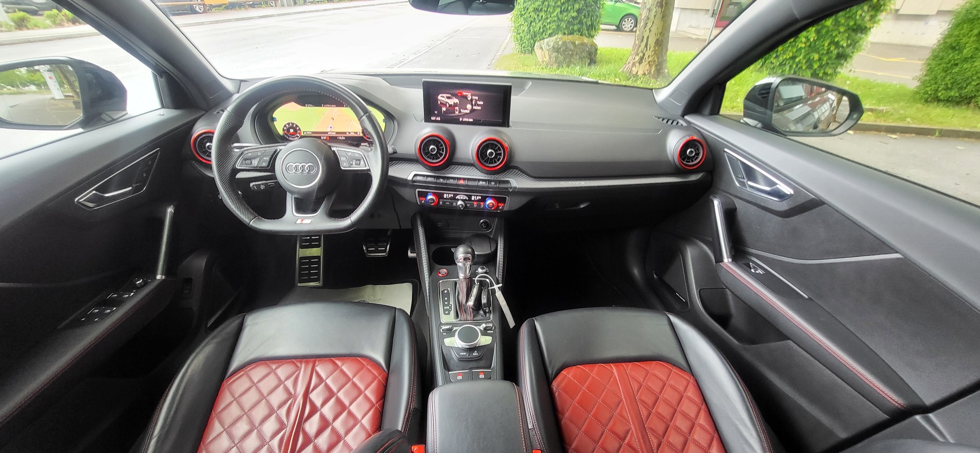 AUDI SQ2 TFSI quattro S-tronic-showroom-element-3