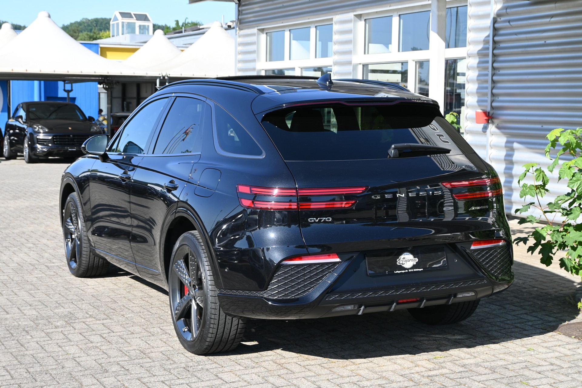 GENESIS GV70 2.2 CRDI Luxury Black/Black AT8 AWD 4X4 + Voll-Ausstattung-image-6
