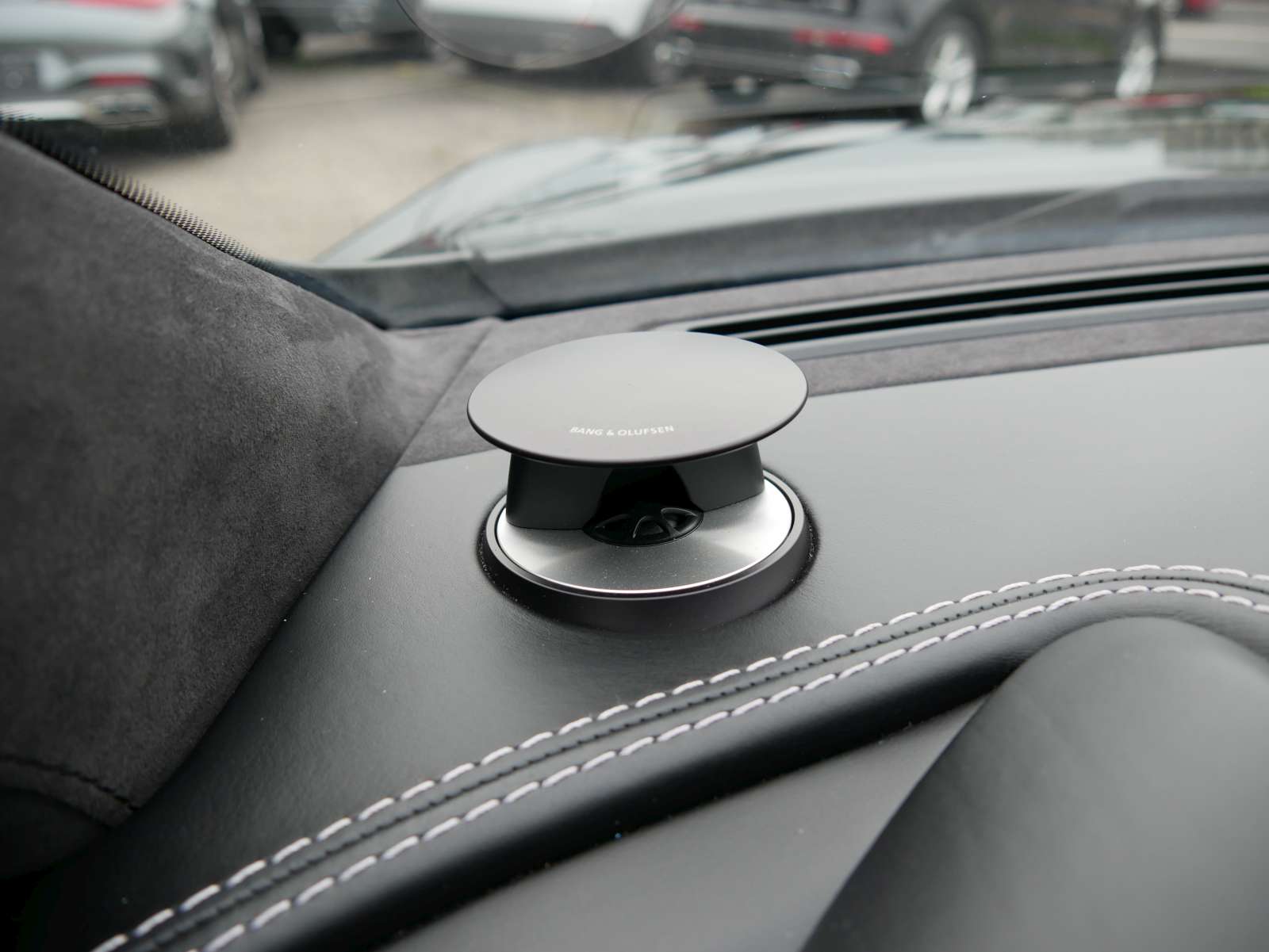 ASTON MARTIN Vanquish V12 5.9-48 Touchtronic 3-image-9