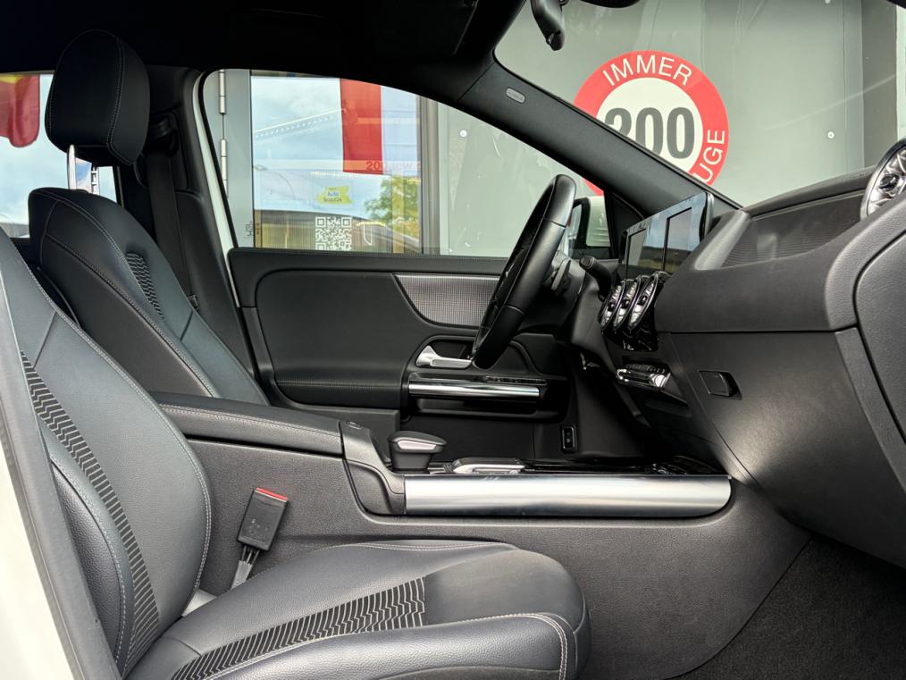 MERCEDES-BENZ EQA 250-image-8