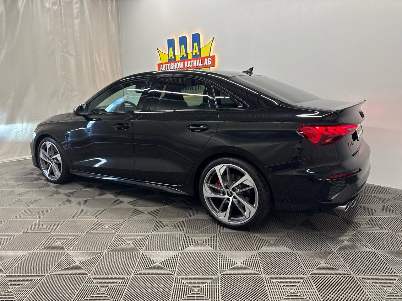 AUDI S3 Limousine 2.0 TFSI quattro S-tronic-showroom-element-1