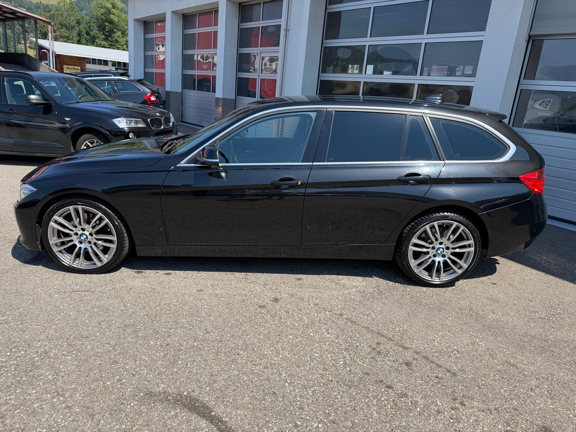 BMW 330d xDrive Touring Sport Line Steptronic-showroom-element-1