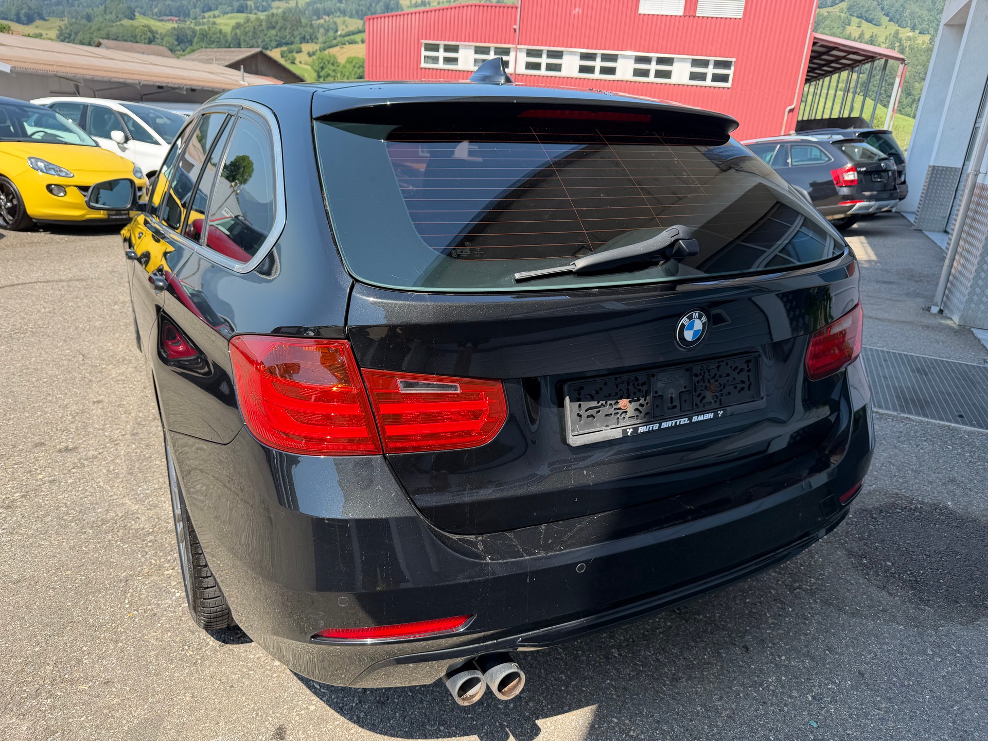 BMW 330d xDrive Touring Sport Line Steptronic-showroom-element-2