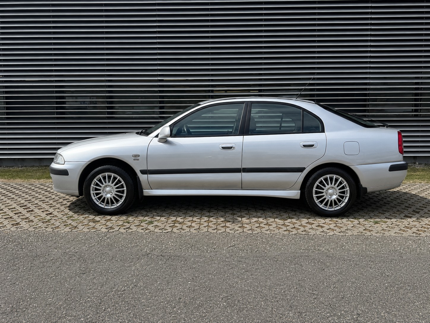 MITSUBISHI Carisma 1.8 GDI Elegance-image-1