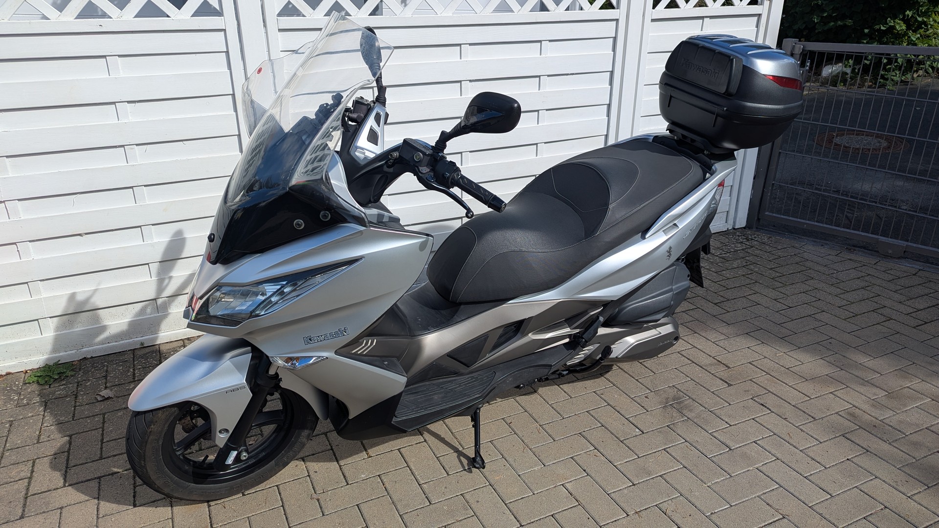 KAWASAKI J 300 ABS-image-1