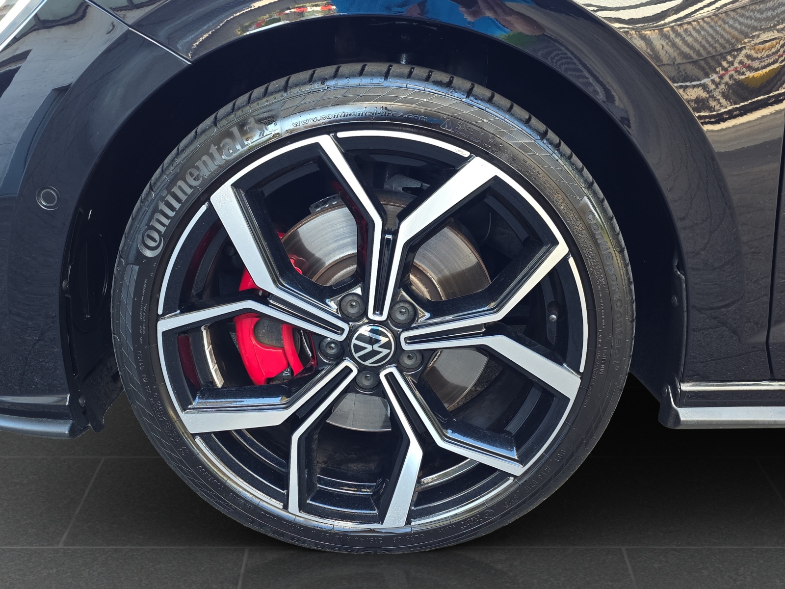 VW Polo 2.0 TSI GTI DSG mit Panoramadach, Rückfahrkamera, ACC, Navi, BeatsAudio, usw.-image-7