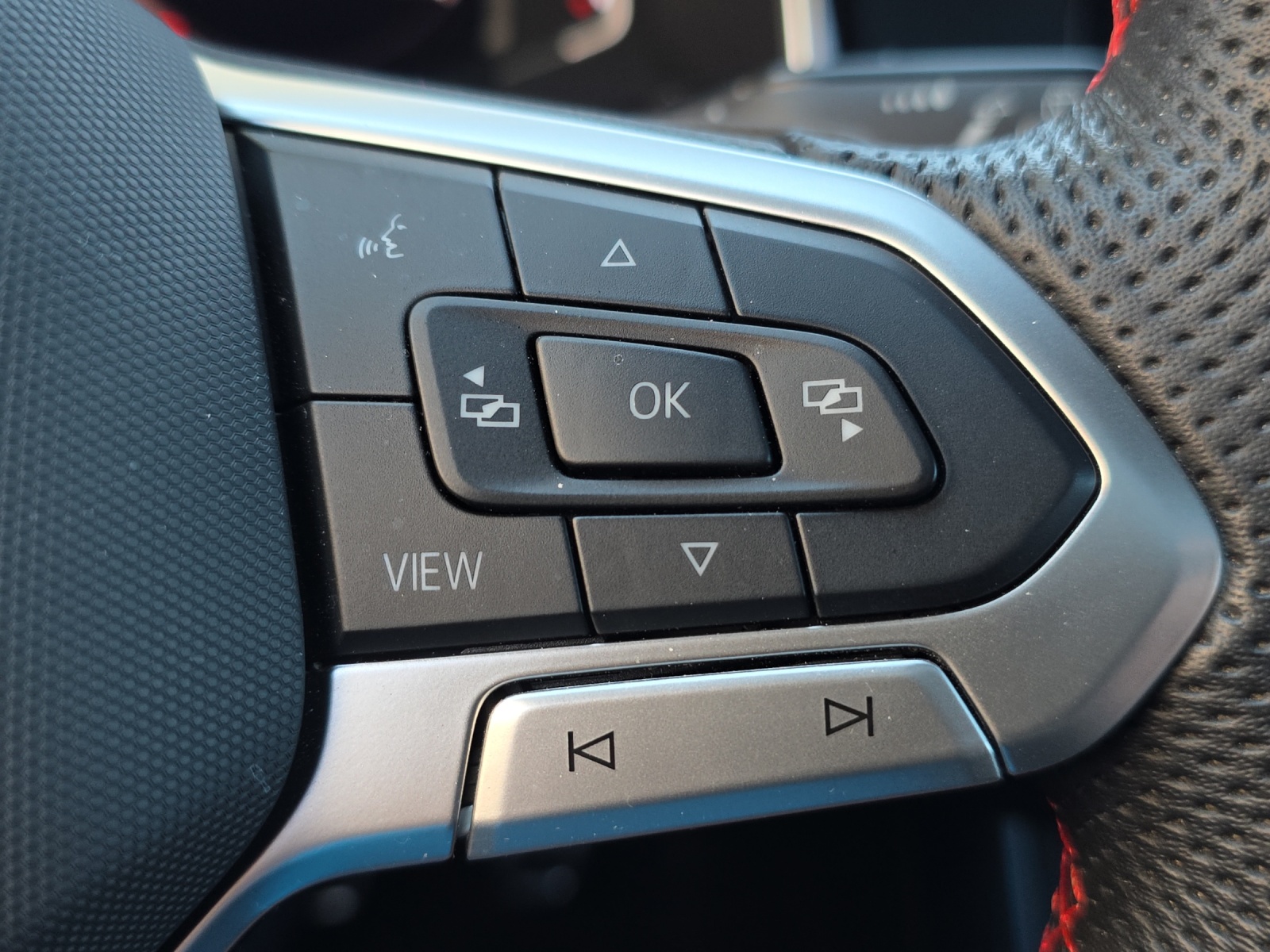 VW Polo 2.0 TSI GTI DSG mit Panoramadach, Rückfahrkamera, ACC, Navi, BeatsAudio, usw.-image-16