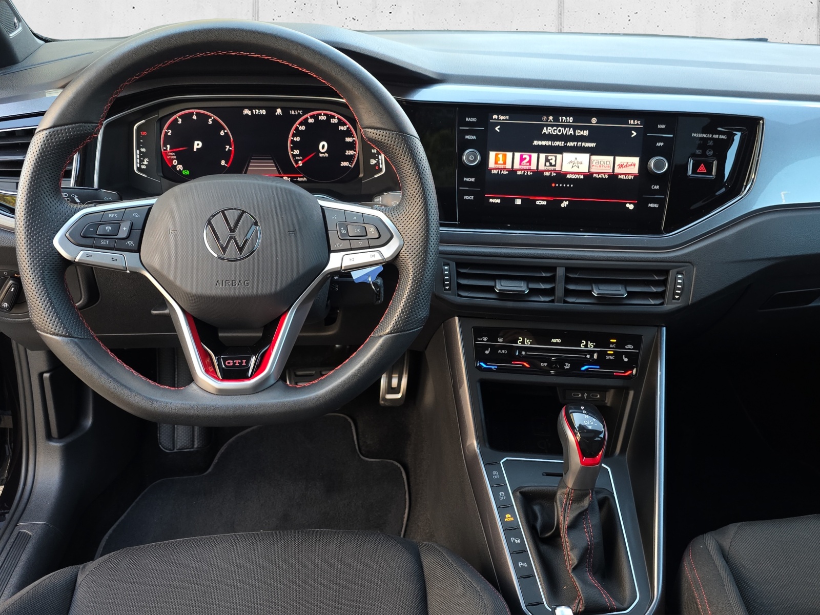 VW Polo 2.0 TSI GTI DSG mit Panoramadach, Rückfahrkamera, ACC, Navi, BeatsAudio, usw.-image-13