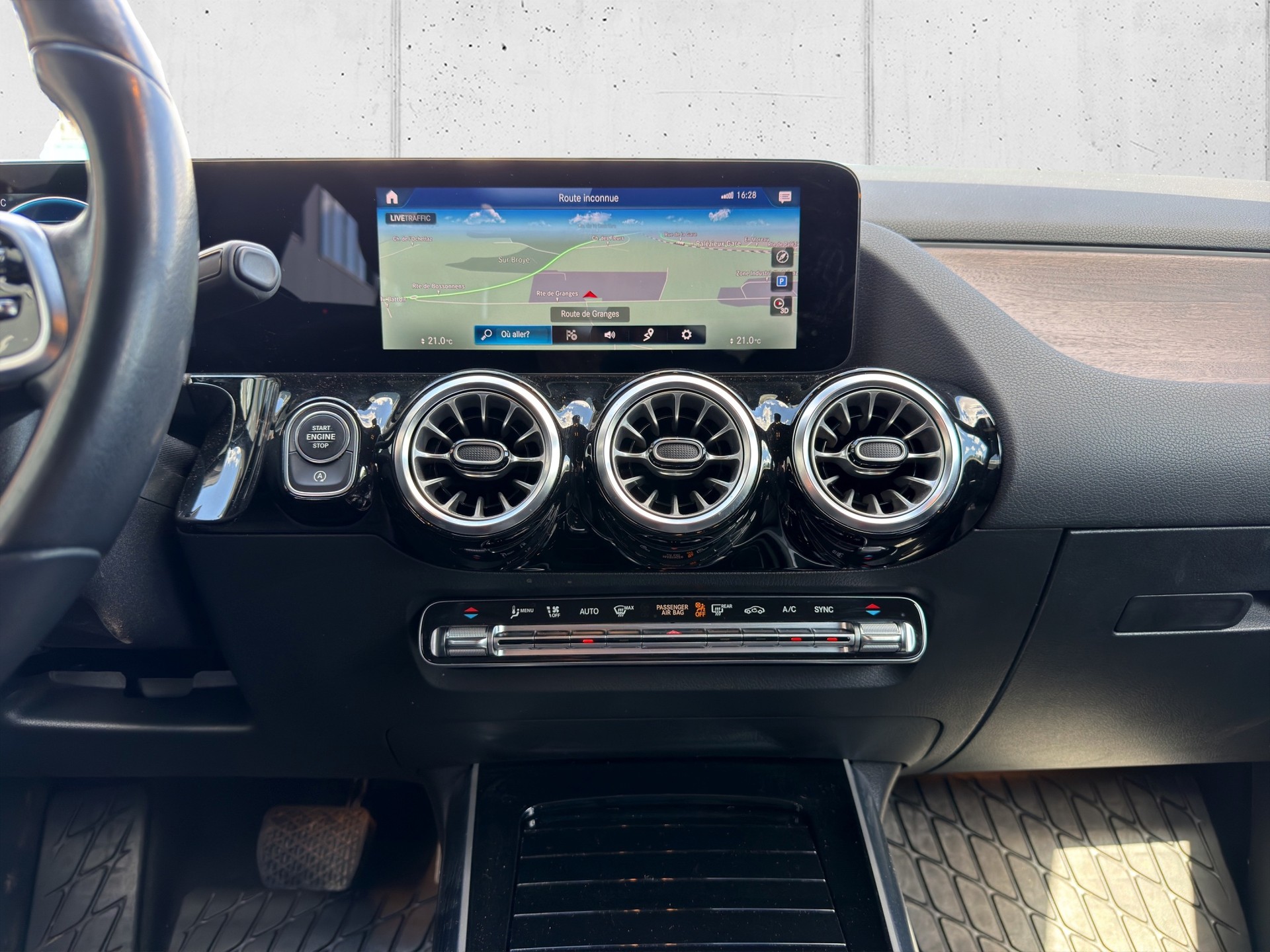MERCEDES-BENZ GLA 200 4Matic Progressive 8G-DCT-image-18