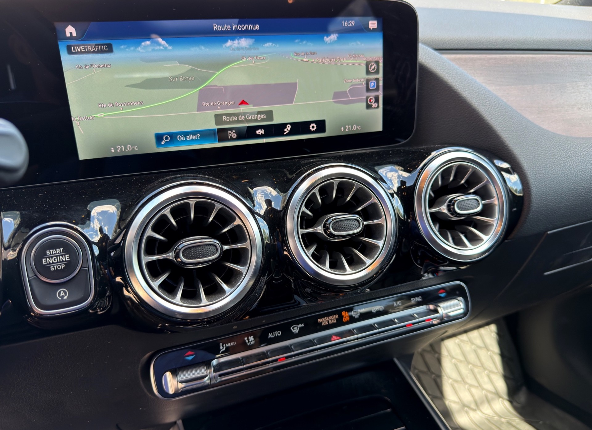 MERCEDES-BENZ GLA 200 4Matic Progressive 8G-DCT-image-19