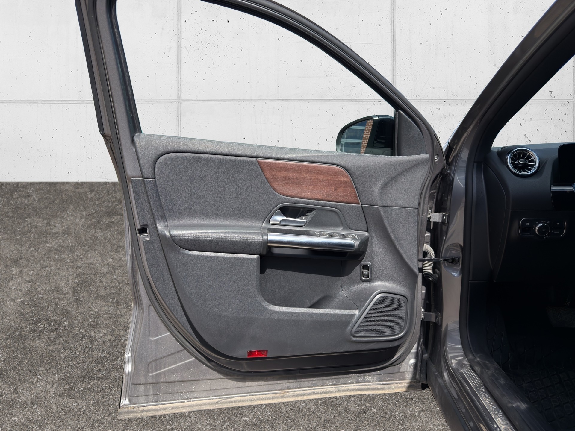 MERCEDES-BENZ GLA 200 4Matic Progressive 8G-DCT-image-23