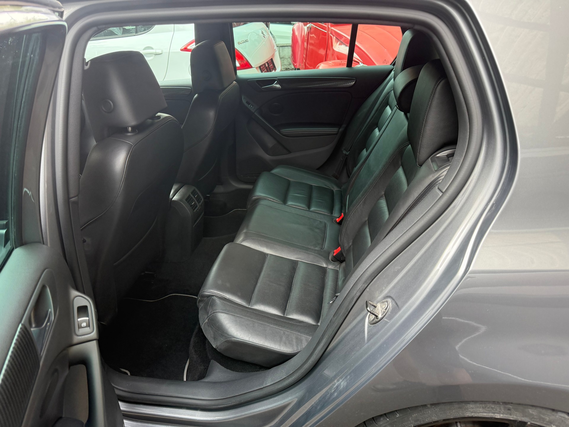 VW Golf 2.0 TSI R 4Motion DSG-image-9
