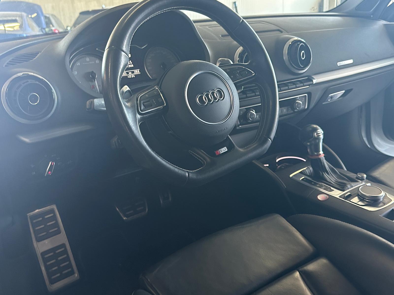 AUDI S3 Cabrio 2.0 TFSI quattro S-tronic-image-5