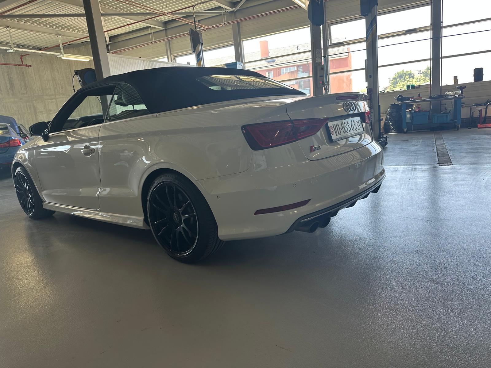 AUDI S3 Cabrio 2.0 TFSI quattro S-tronic-showroom-element-3