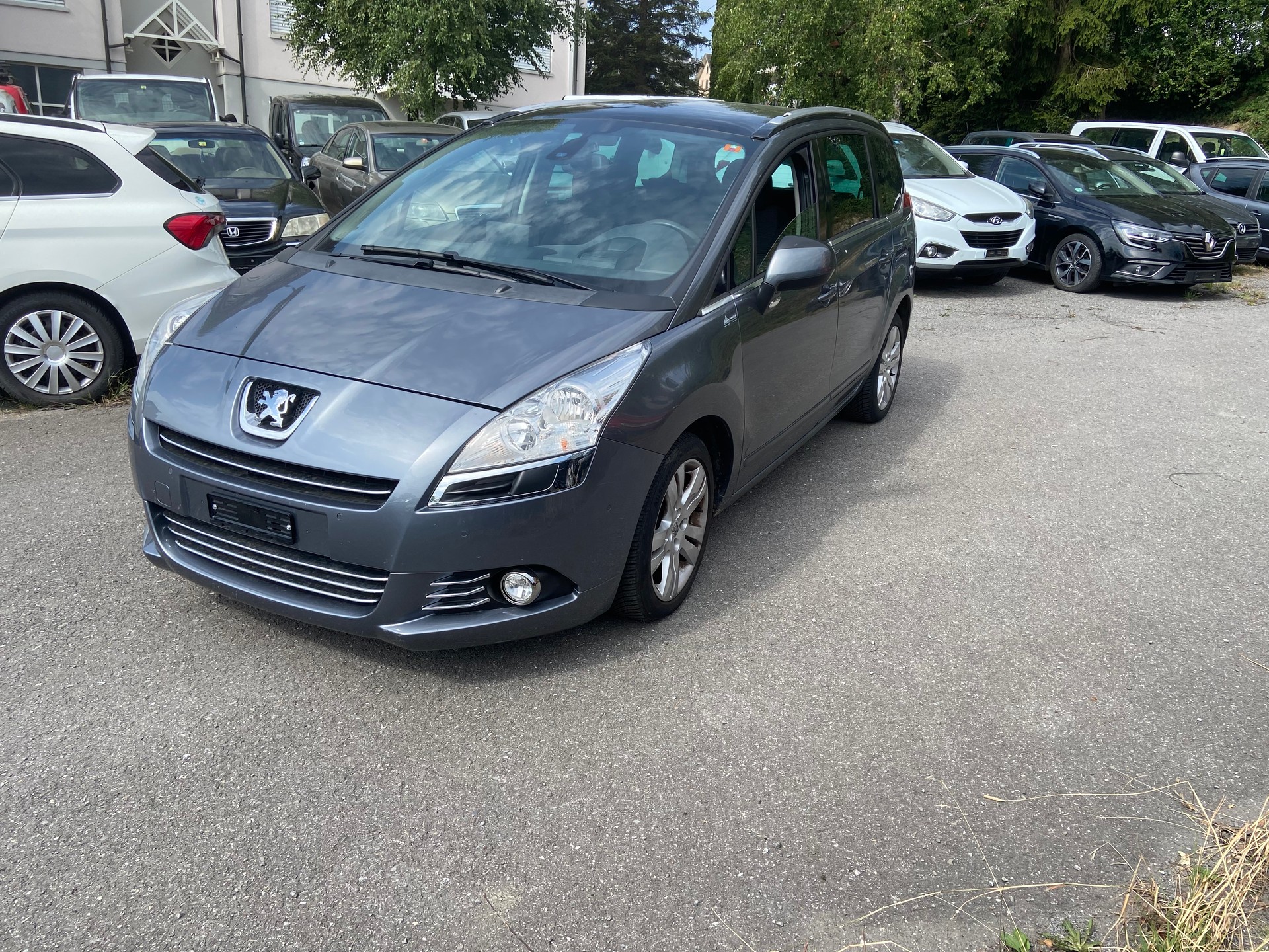 PEUGEOT 5008 1.6 16V T Allure Automatic-image-2