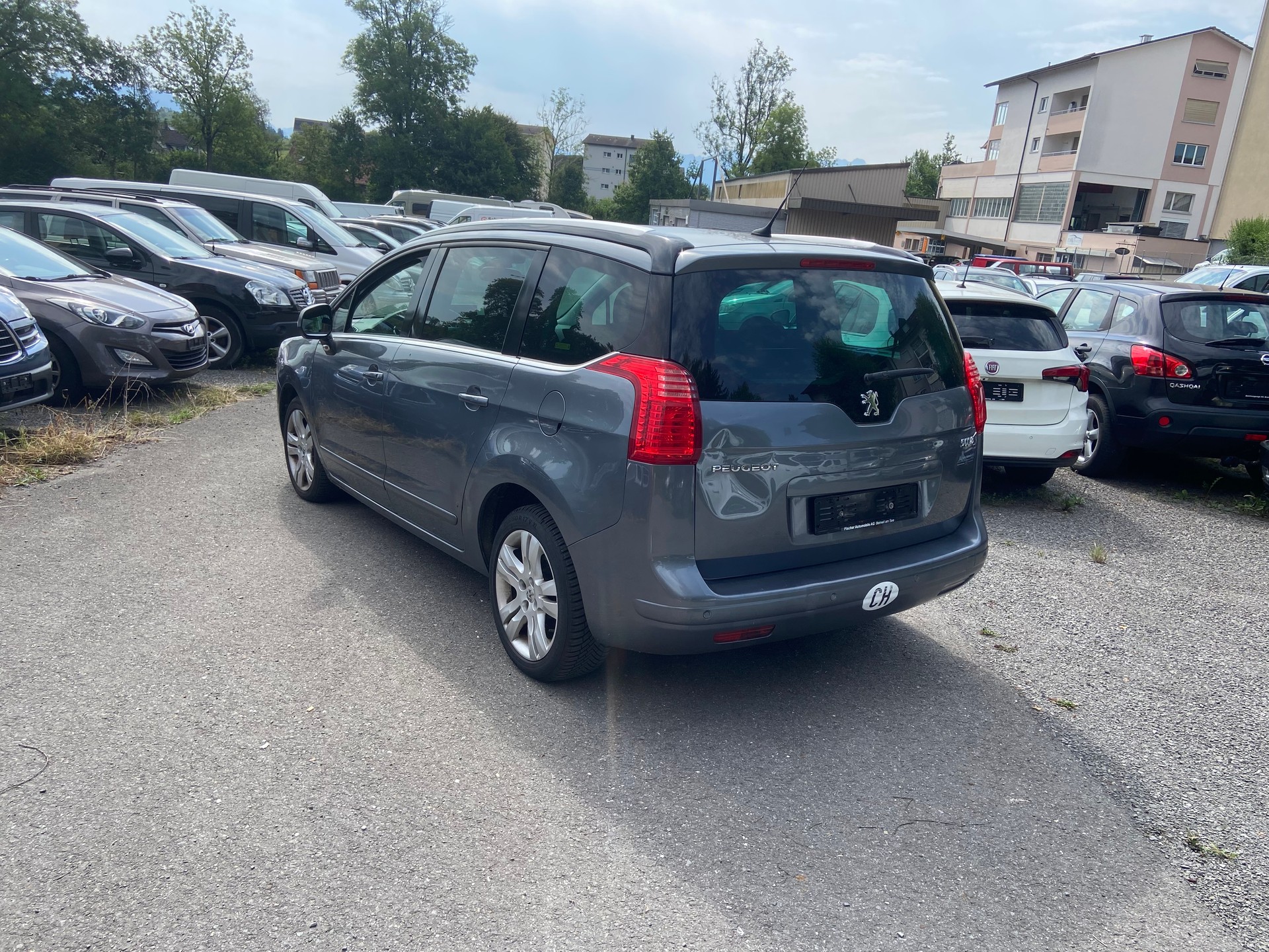 PEUGEOT 5008 1.6 16V T Allure Automatic-image-5