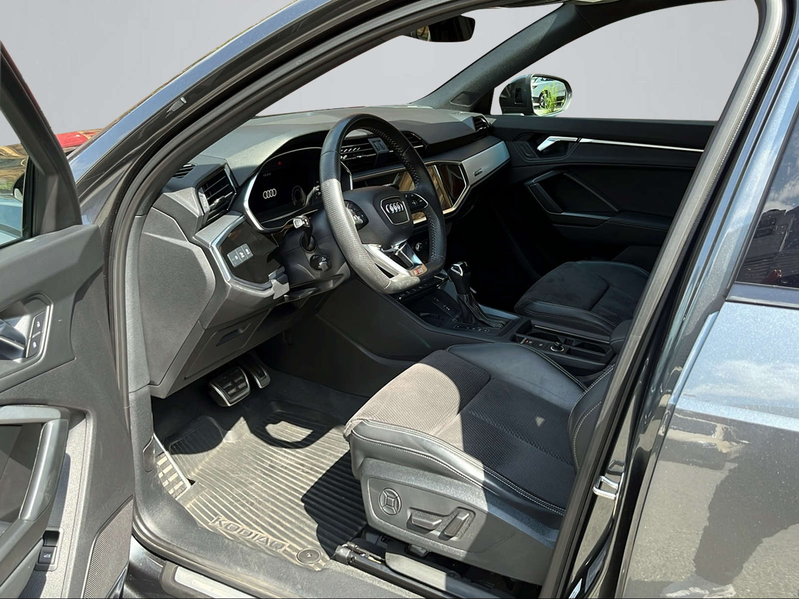 AUDI Q3 45 TFSI S line quattro S-tronic-showroom-element-3
