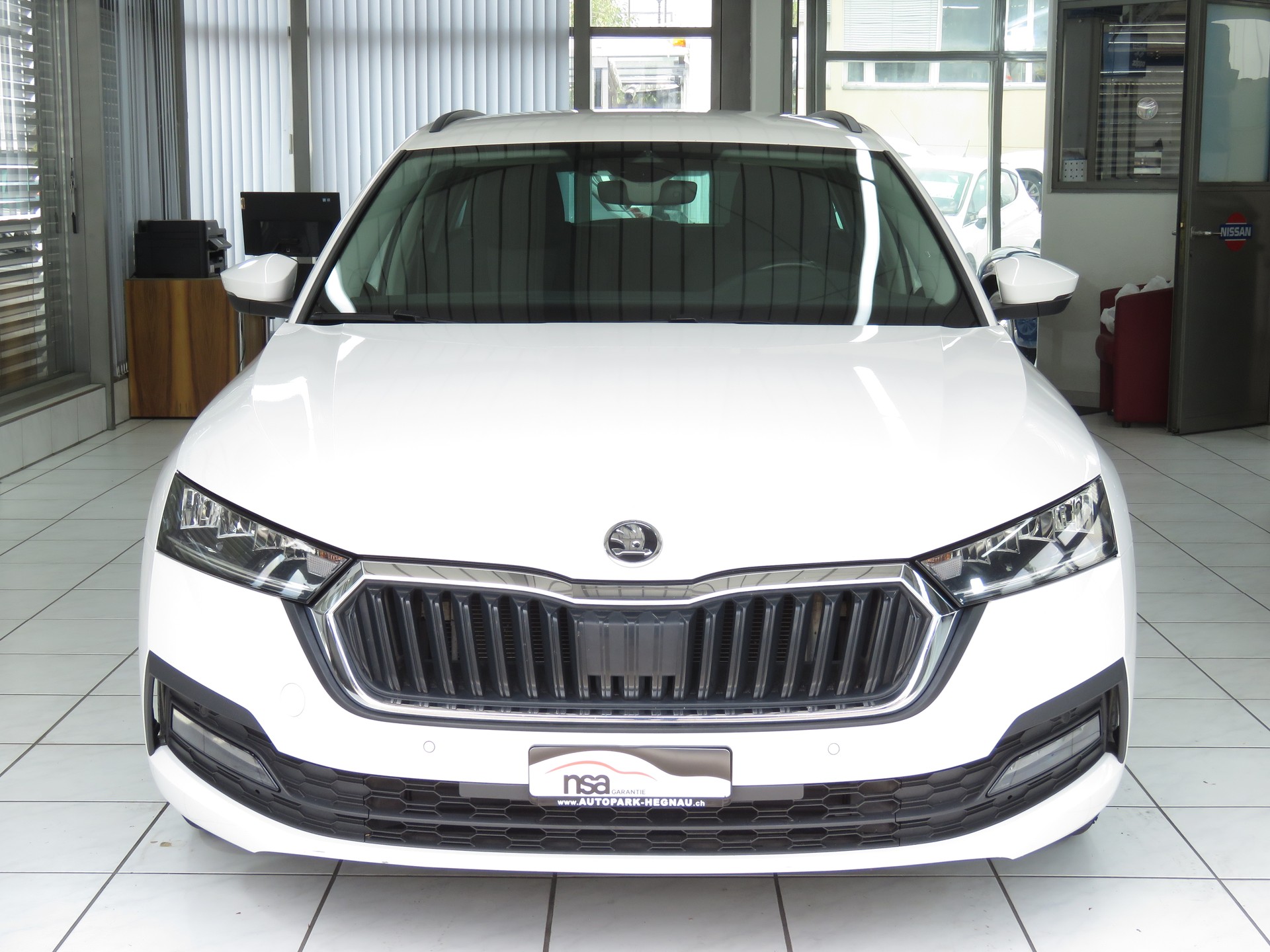 SKODA Octavia Combi 2.0 TDI DSG Ambition 4x4 (Automat, AHK 2.0 t)-showroom-element-1