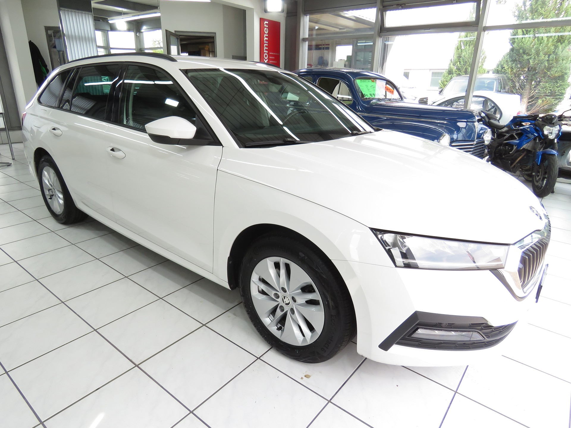 SKODA Octavia Combi 2.0 TDI DSG Ambition 4x4 (Automat, AHK 2.0 t)-showroom-element-2