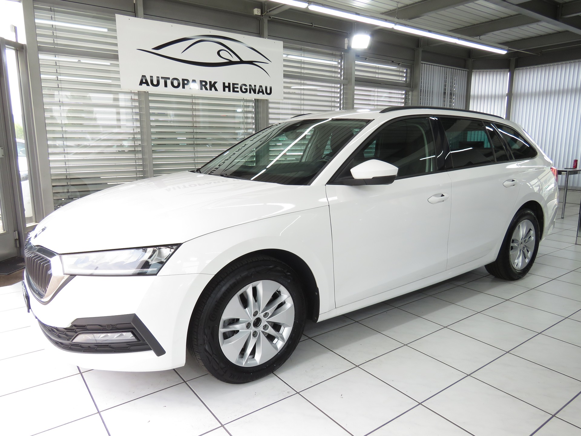 SKODA Octavia Combi 2.0 TDI DSG Ambition 4x4 (Automat, AHK 2.0 t)
