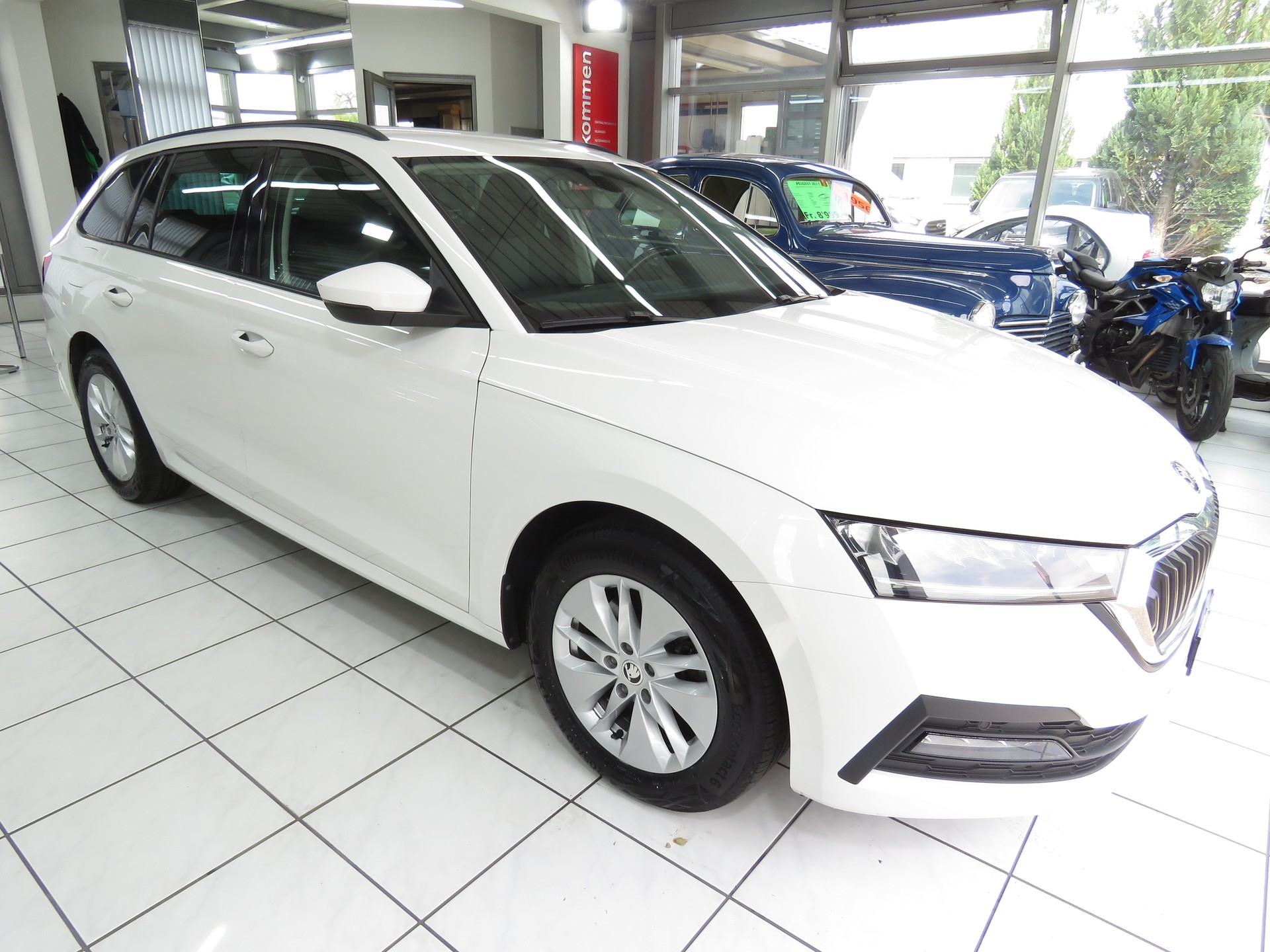 SKODA Octavia Combi 2.0 TDI DSG Ambition 4x4 (Automat, AHK 2.0 t)-showroom-element-3