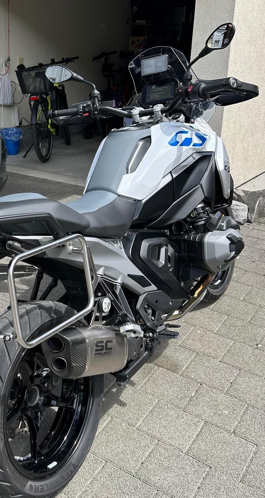 BMW R 1300 GS-image-2