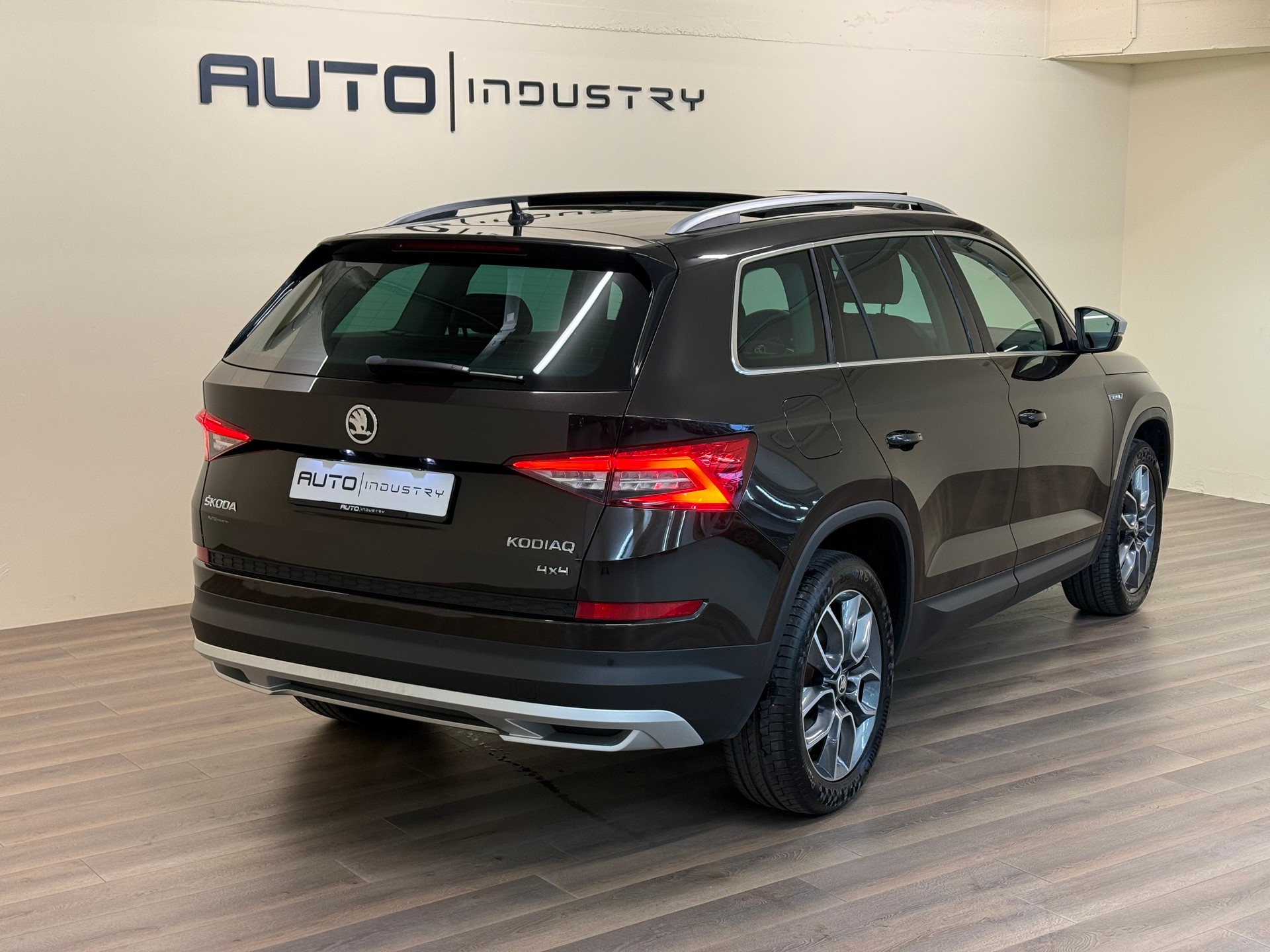 SKODA Kodiaq 2.0 TSI Scout DSG 4x4-showroom-element-2