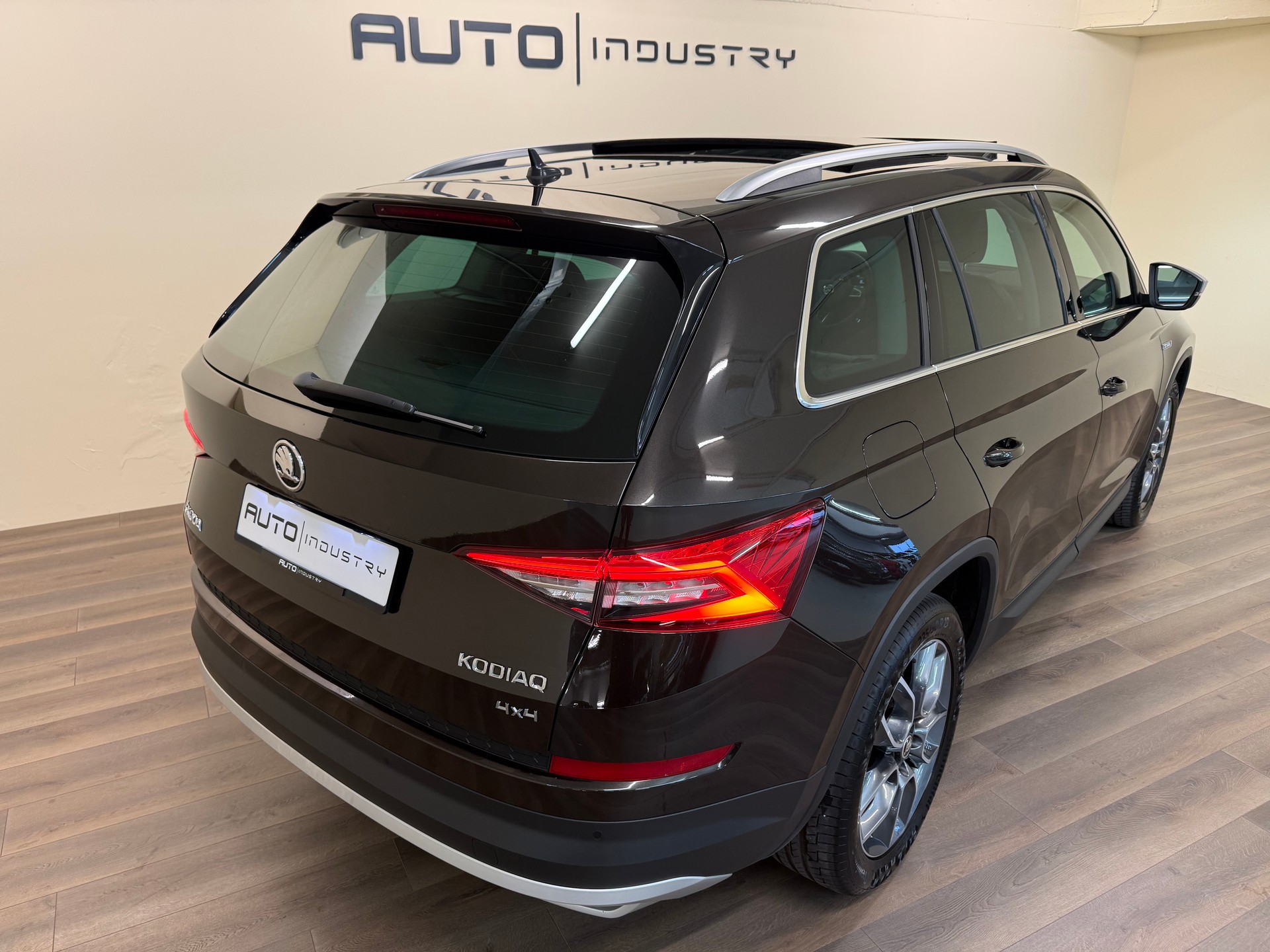 SKODA Kodiaq 2.0 TSI Scout DSG 4x4-showroom-element-3
