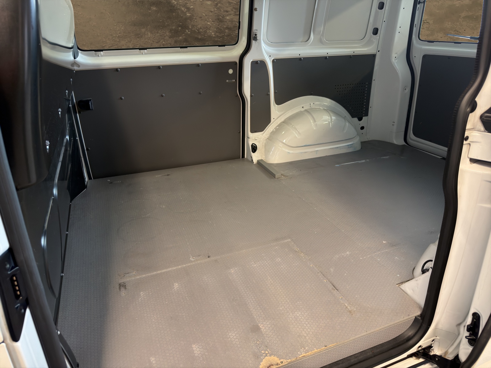 VW T6.1 2.0 TDI 4Motion DSG-image-12