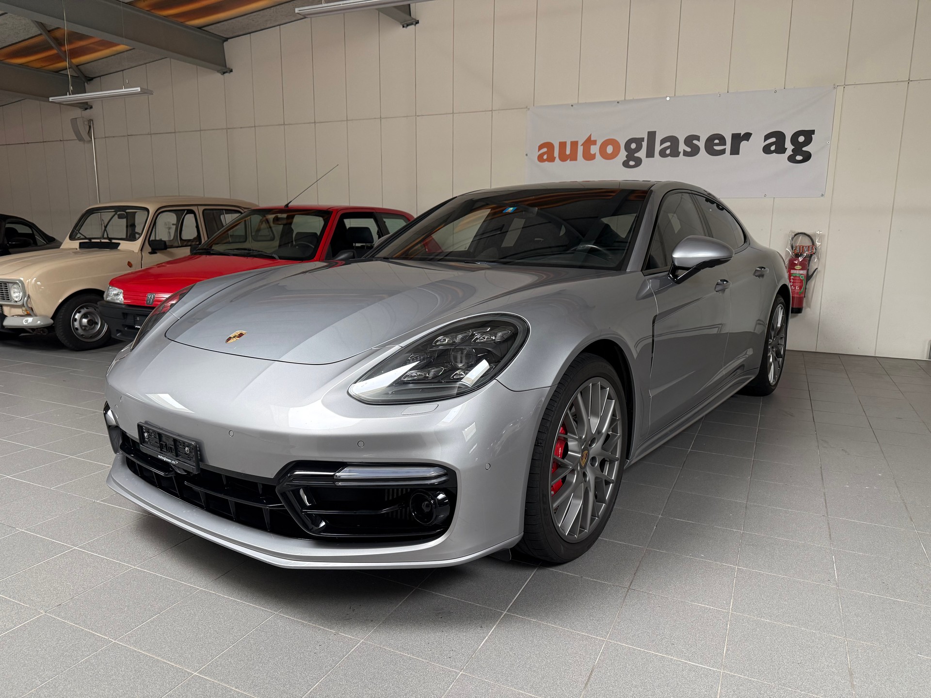 PORSCHE Panamera Turbo PDK-showroom-element-1