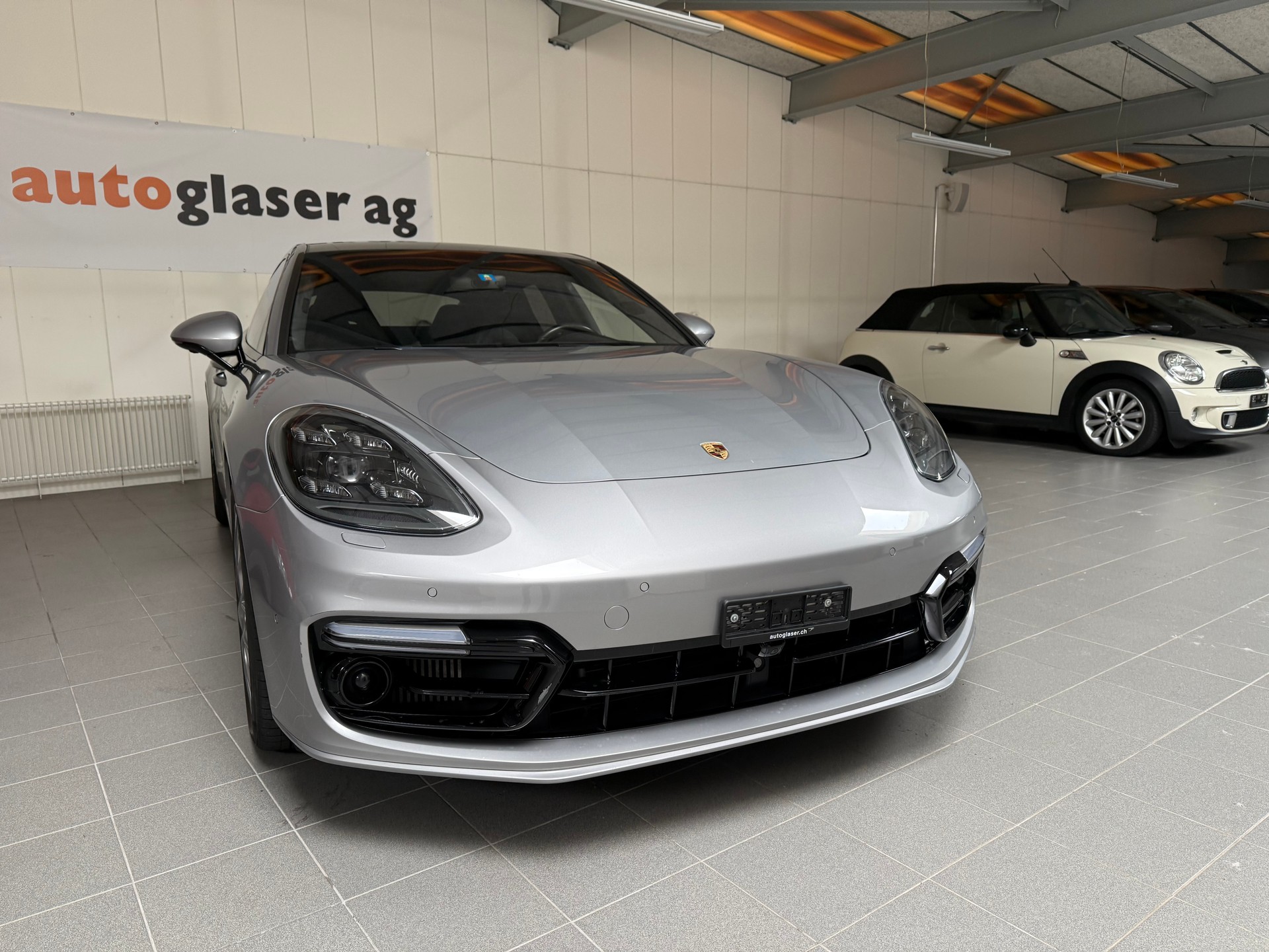 PORSCHE Panamera Turbo PDK-showroom-element-3