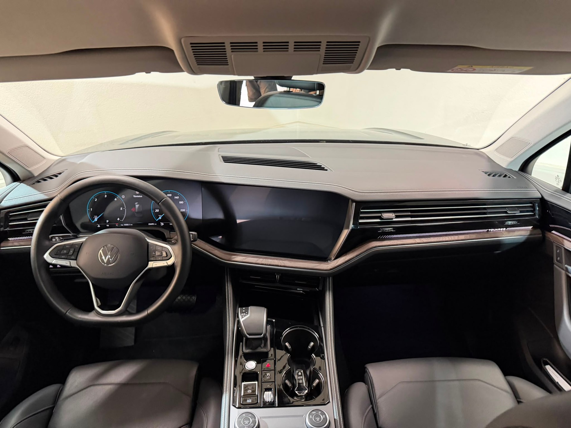 VW Touareg 3.0 TDI Elegance Tiptronic-image-10