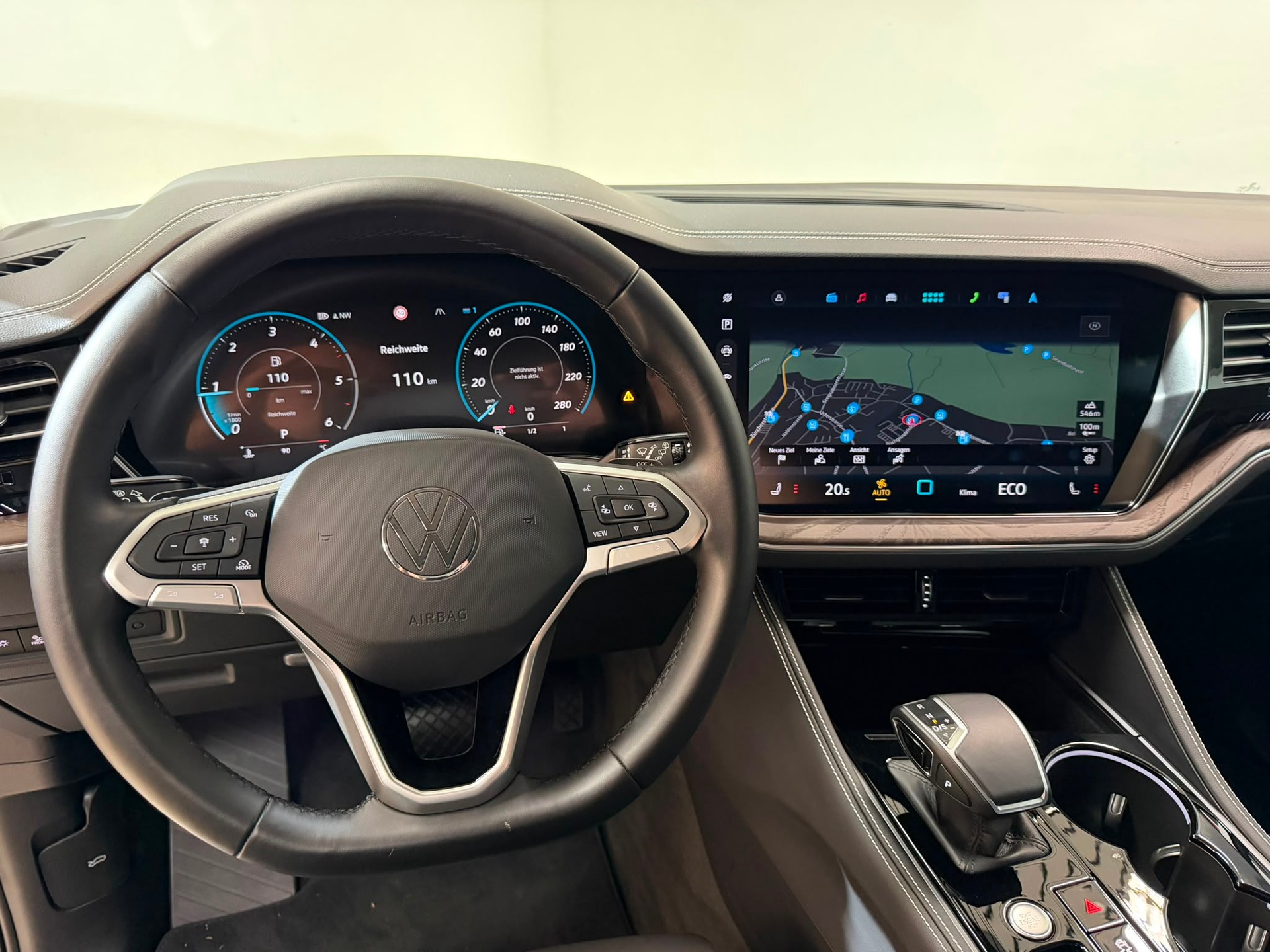 VW Touareg 3.0 TDI Elegance Tiptronic-image-9