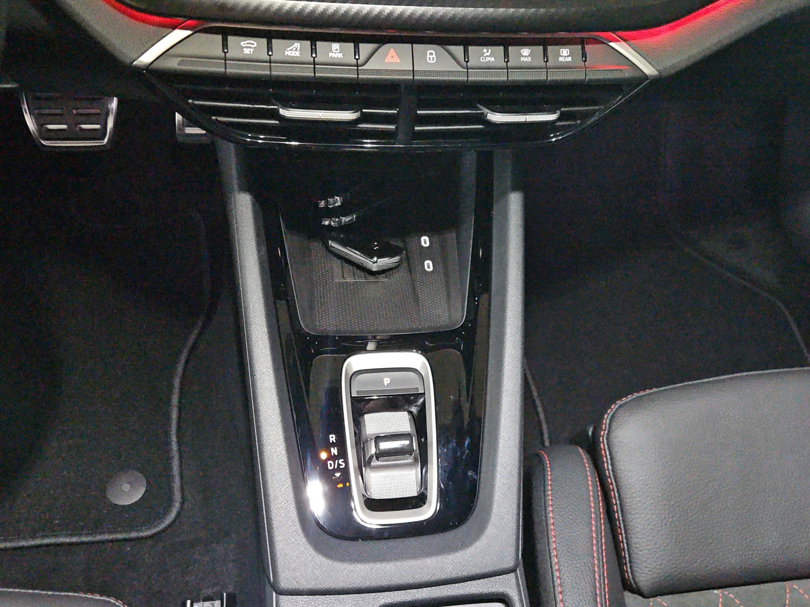 SKODA Octavia Combi 2.0 TSI DSG RS 30 Years Edition-image-20