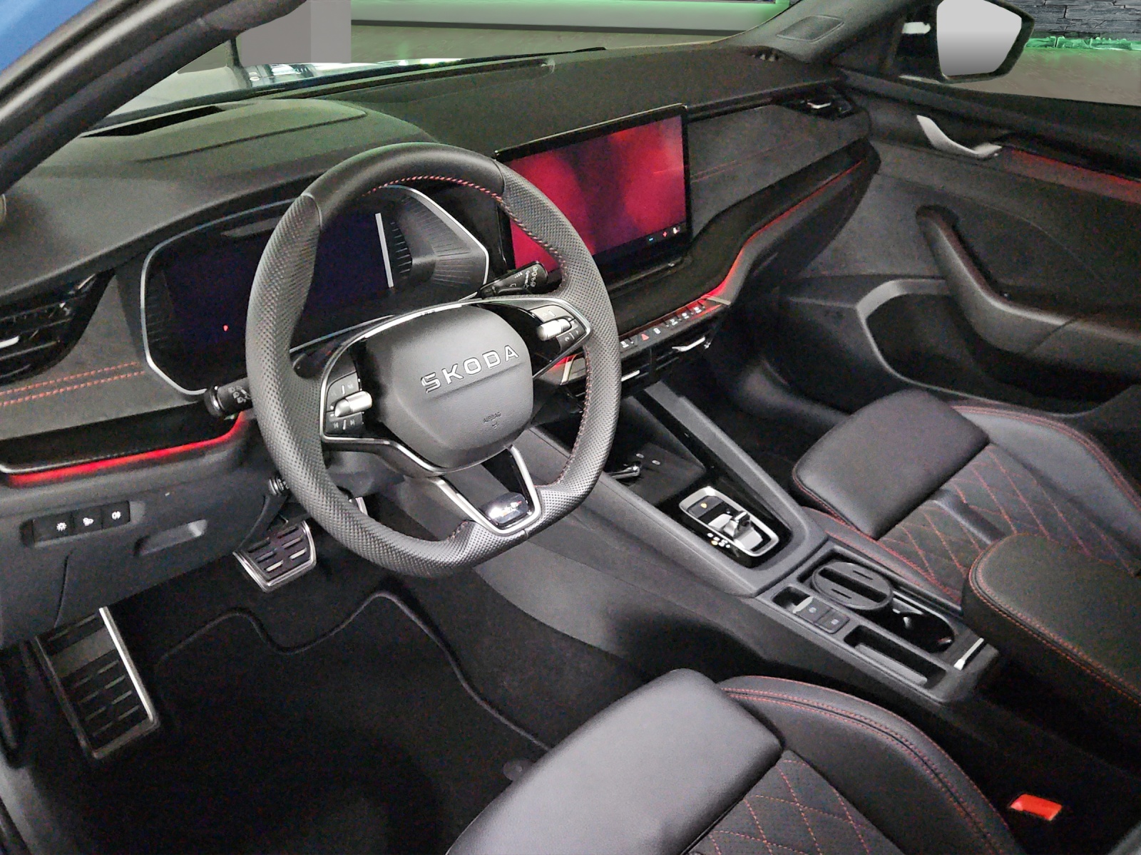 SKODA Octavia Combi 2.0 TSI DSG RS 30 Years Edition-image-6