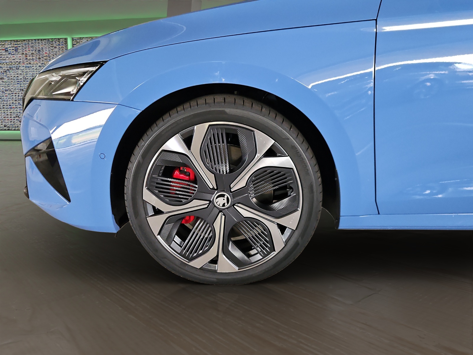 SKODA Octavia Combi 2.0 TSI DSG RS 30 Years Edition-image-5