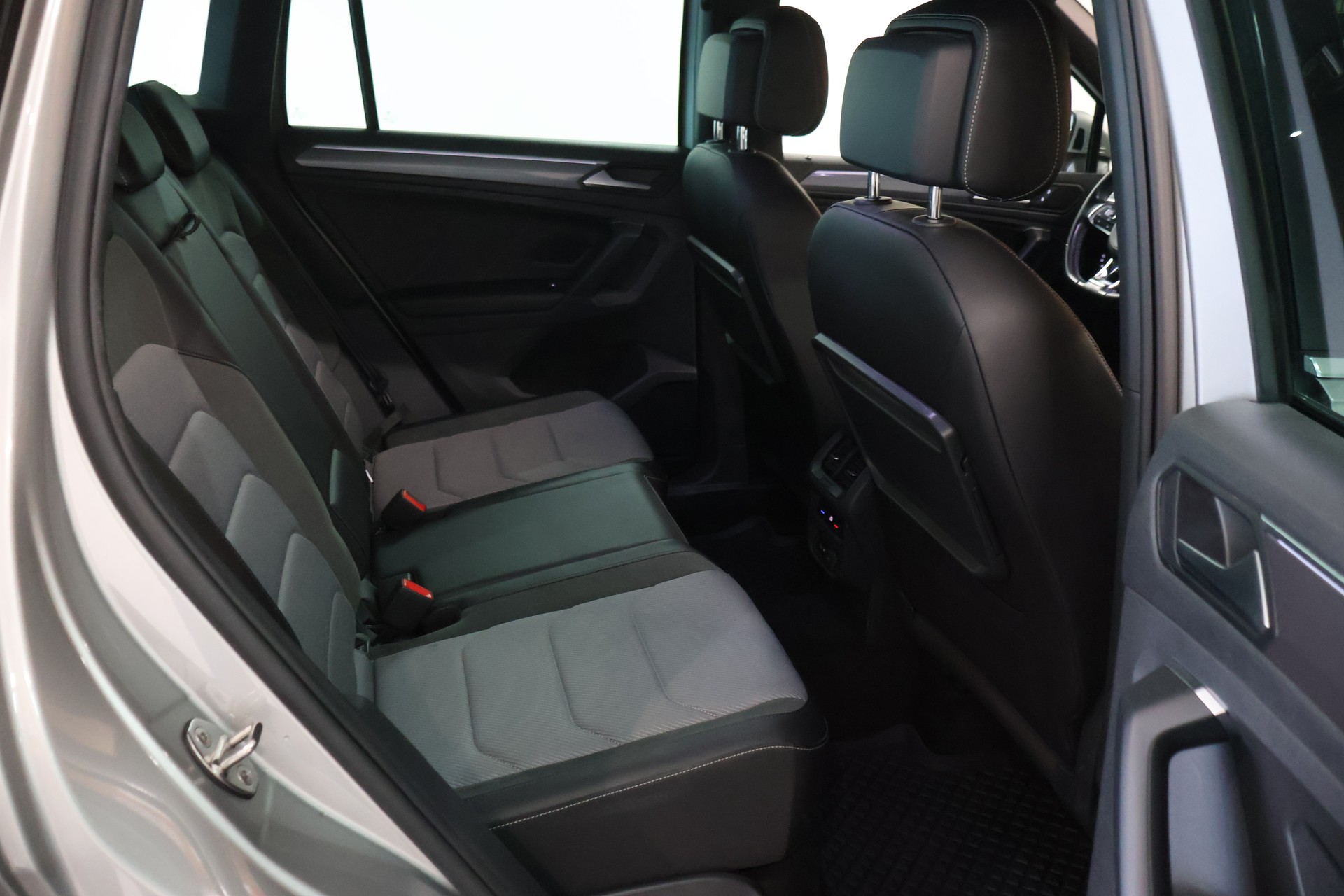 VW Tiguan 2.0TSI R-Line 4Motion DSG-image-14