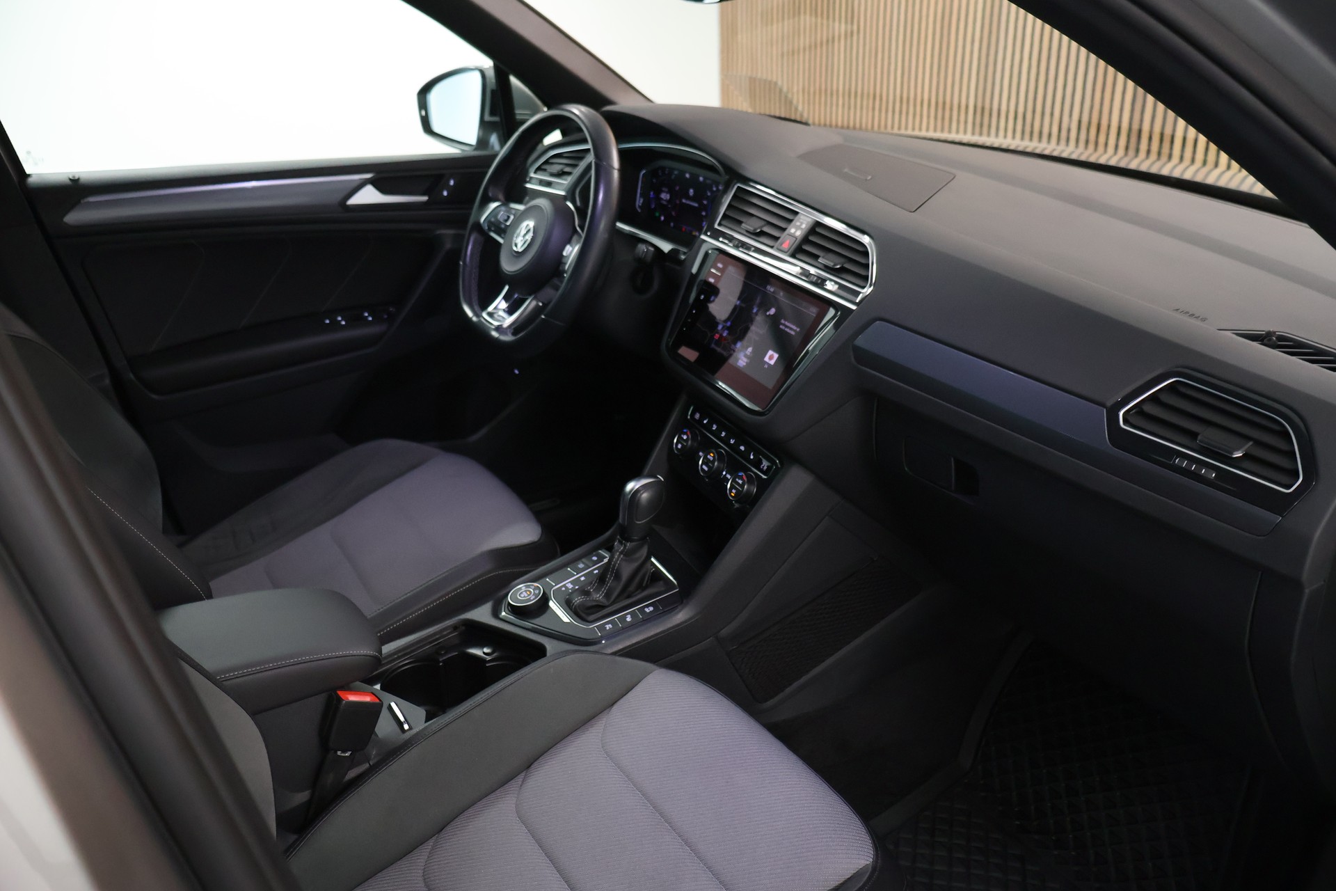 VW Tiguan 2.0TSI R-Line 4Motion DSG-image-15